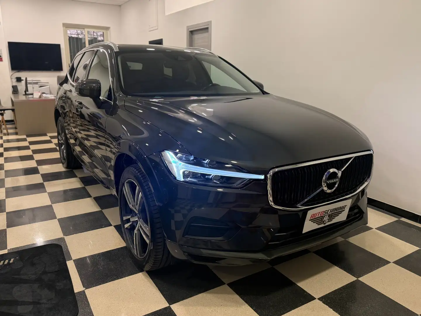 Volvo XC60 XC60 B4 D Geartronic Momentum Grün - 1
