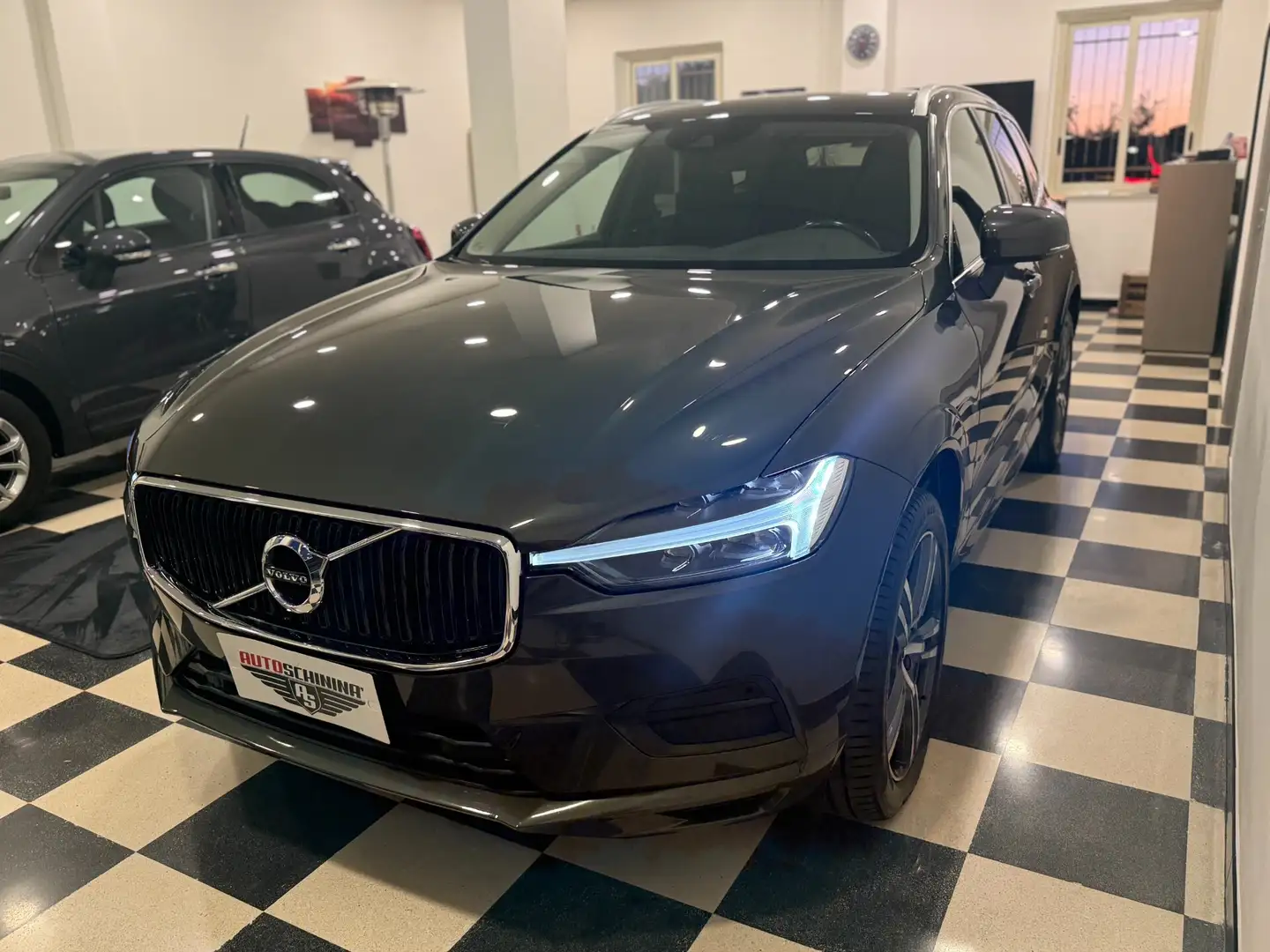 Volvo XC60 XC60 B4 D Geartronic Momentum Grün - 2