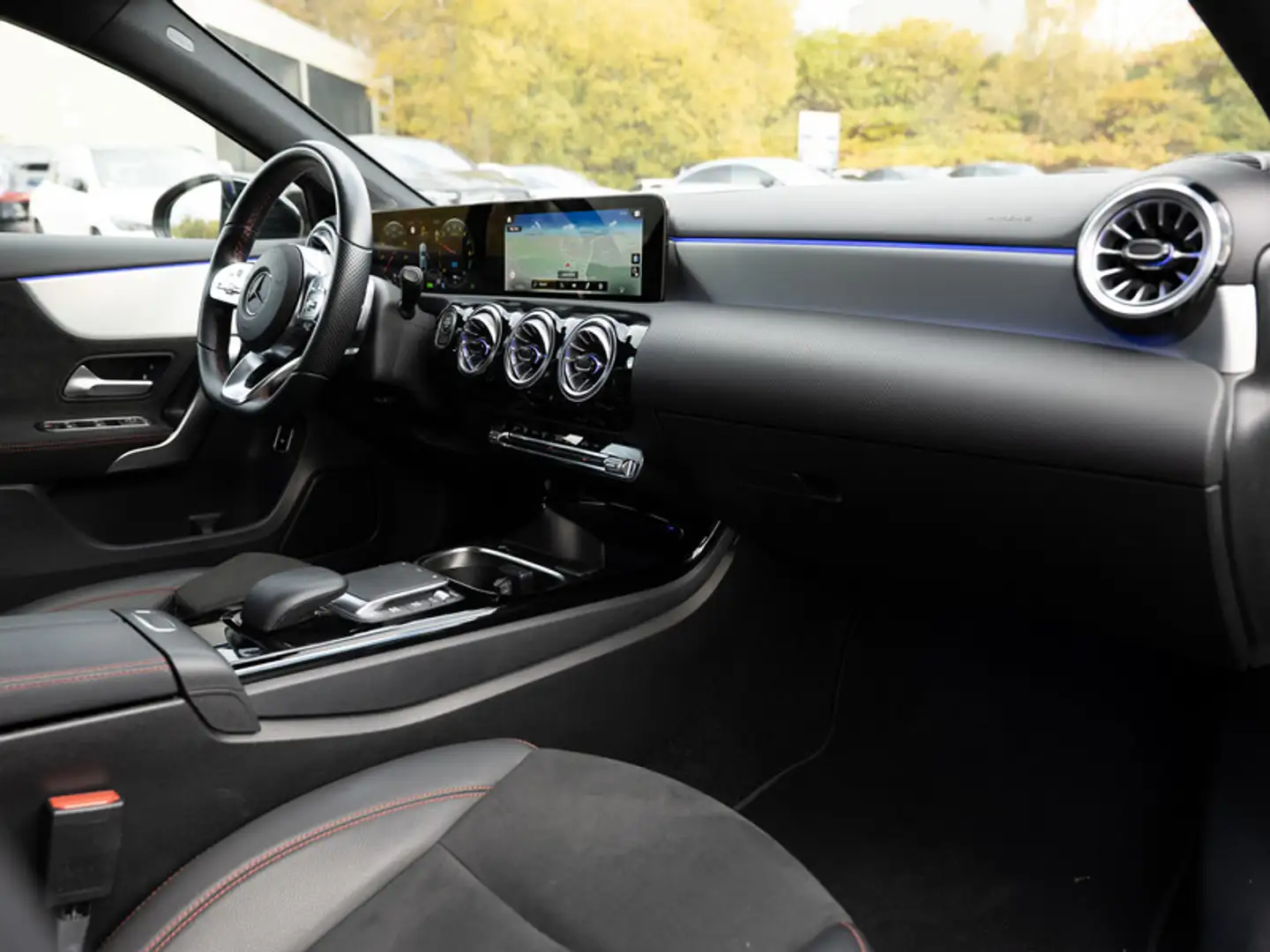 Mercedes-Benz A 250 e Limo AMG-Sport/LED/Cam/Pano/Night/Sound Grau - 2