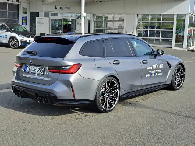BMW M3 view 4