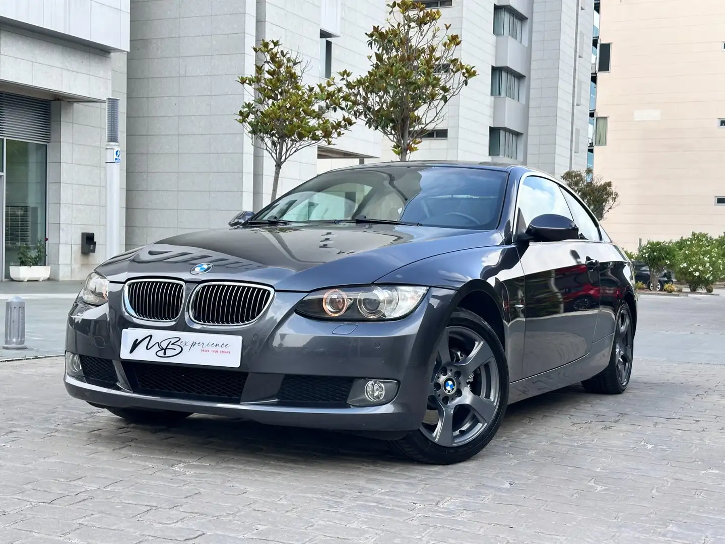 BMW 325 325i xDrive Grau - 1