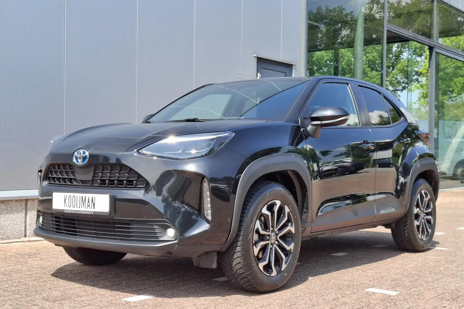 Toyota Yaris Cross 1.5 Hybrid Dynamic Navigatie, LED, Smart Key, Priv Zwart - 2