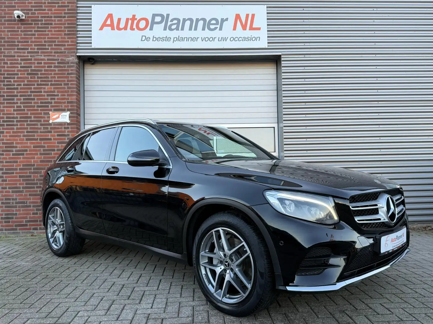 Mercedes-Benz GLC 250 4Matic AMG Line! Camera! Navi! Schwarz - 1