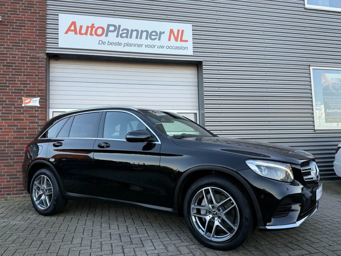 Mercedes-Benz GLC 250 4Matic AMG Line! Camera! Navi! Zwart - 2