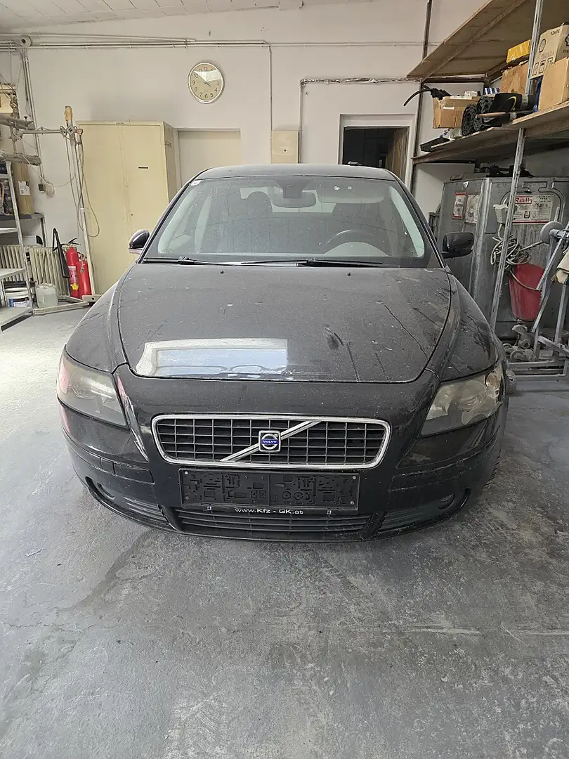 Volvo S40 1,6 D Momentum Schwarz - 1