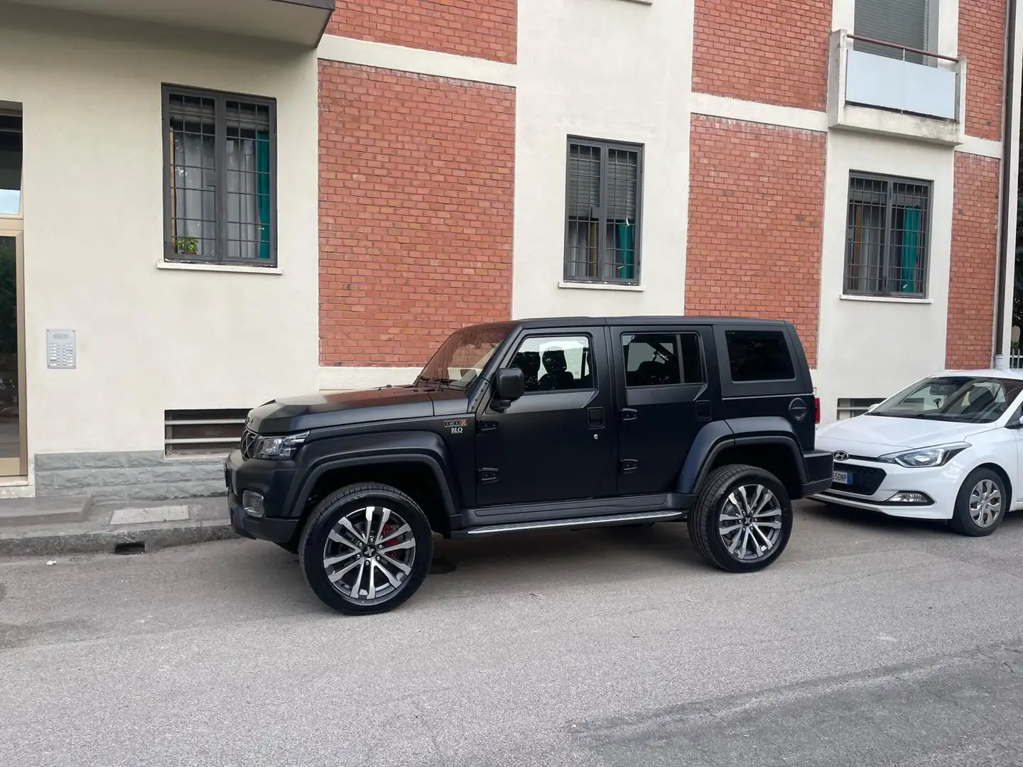 ICH-X K2 K2 2.0 turbo diesel 4x4 162cv auto crna - 1