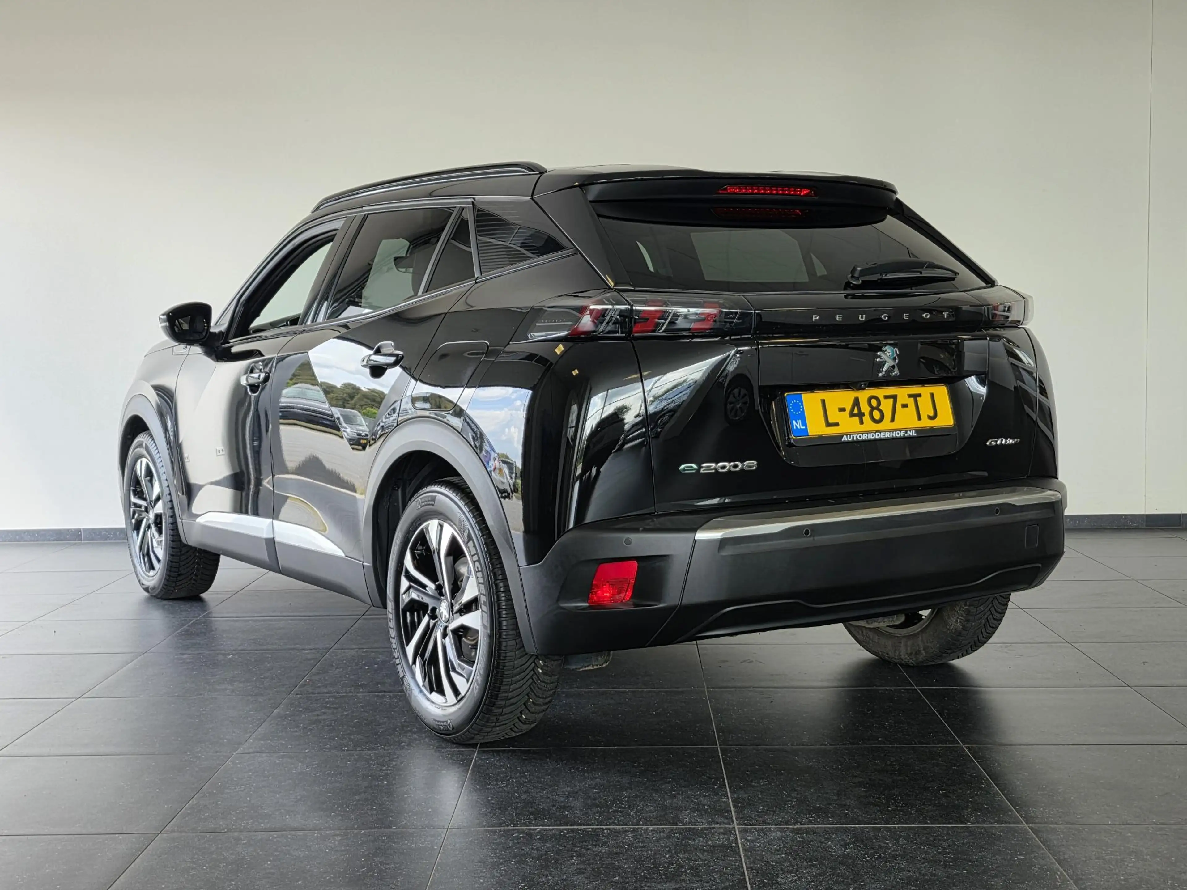 Peugeot e-2008 EV GT 50 kWh | NL-Auto | Stoelverwarming | Apple C — photo 9