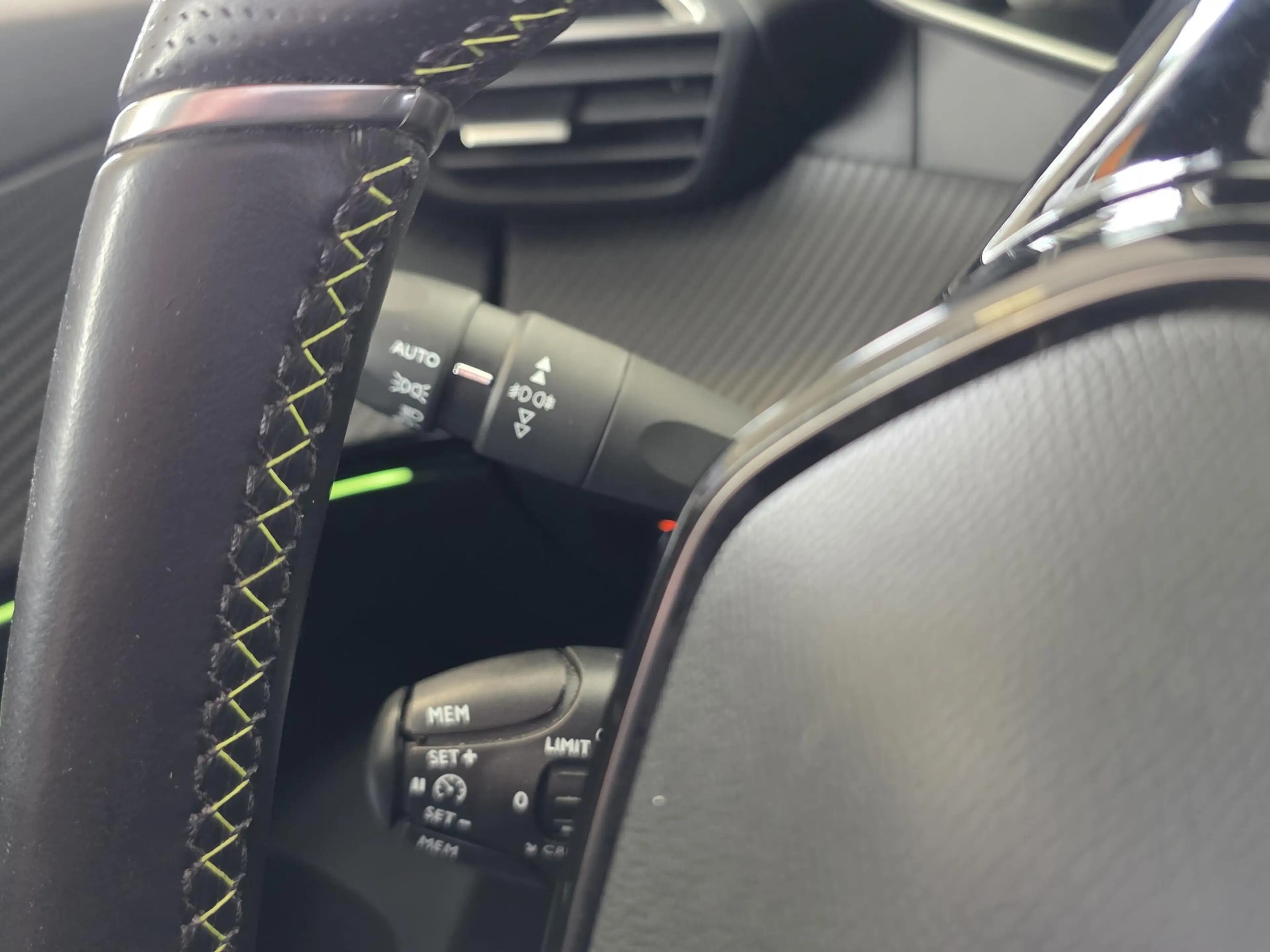 Peugeot e-2008 EV GT 50 kWh | NL-Auto | Stoelverwarming | Apple C — photo 12
