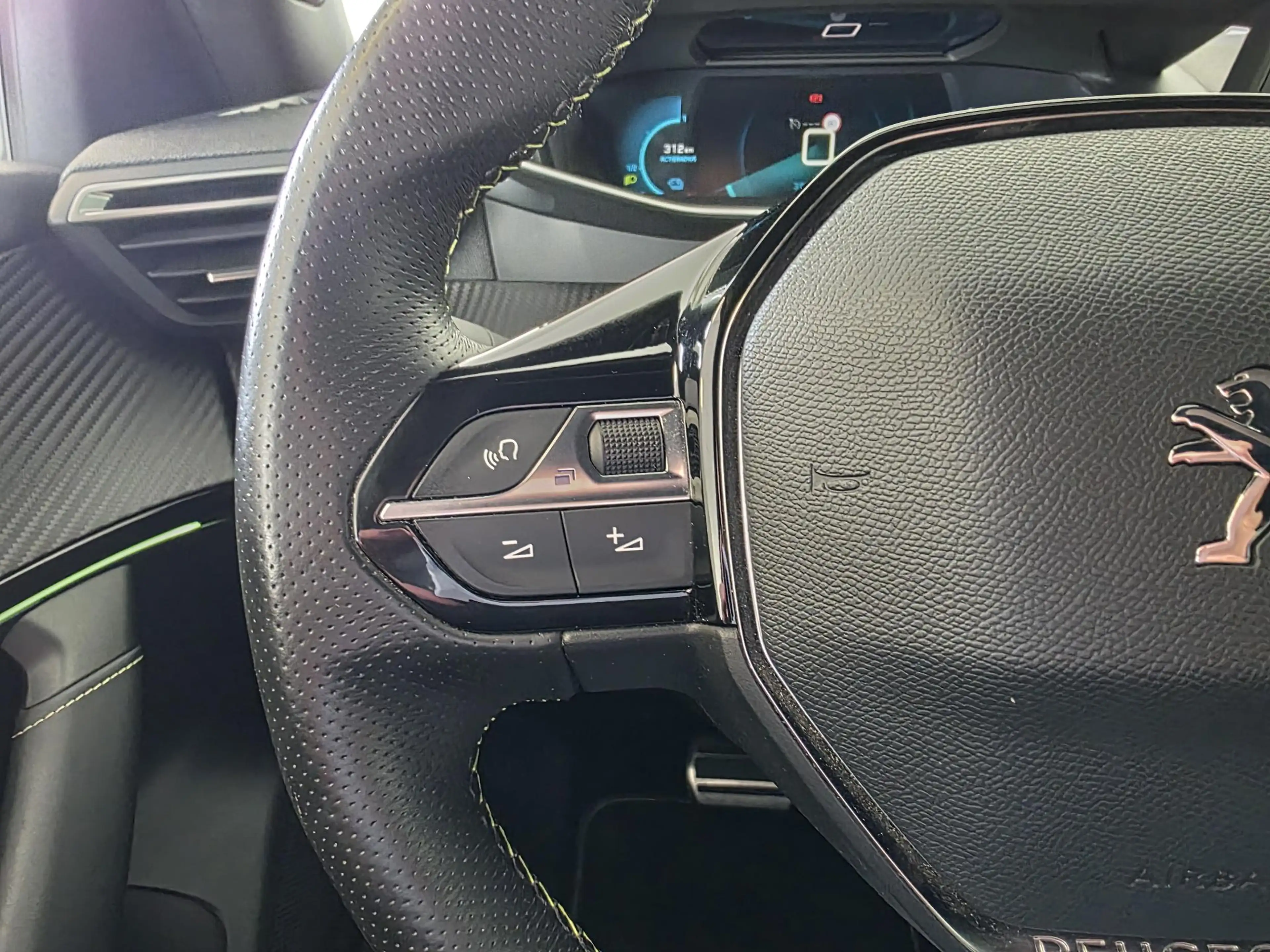 Peugeot e-2008 EV GT 50 kWh | NL-Auto | Stoelverwarming | Apple C — photo 13