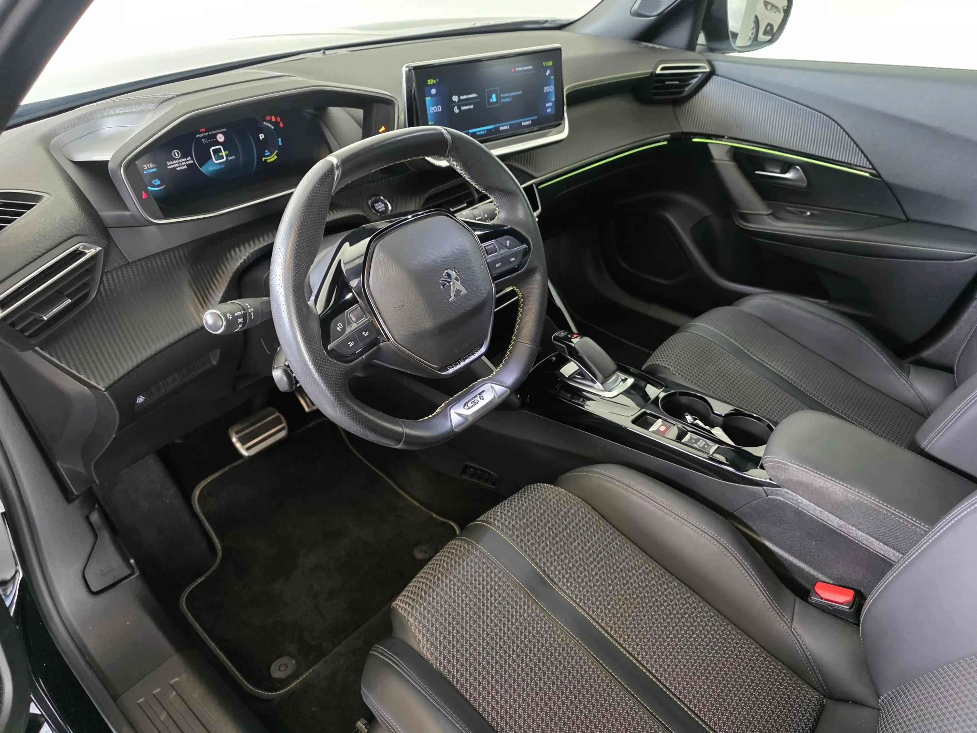 Peugeot e-2008 EV GT 50 kWh | NL-Auto | Stoelverwarming | Apple C — photo 6