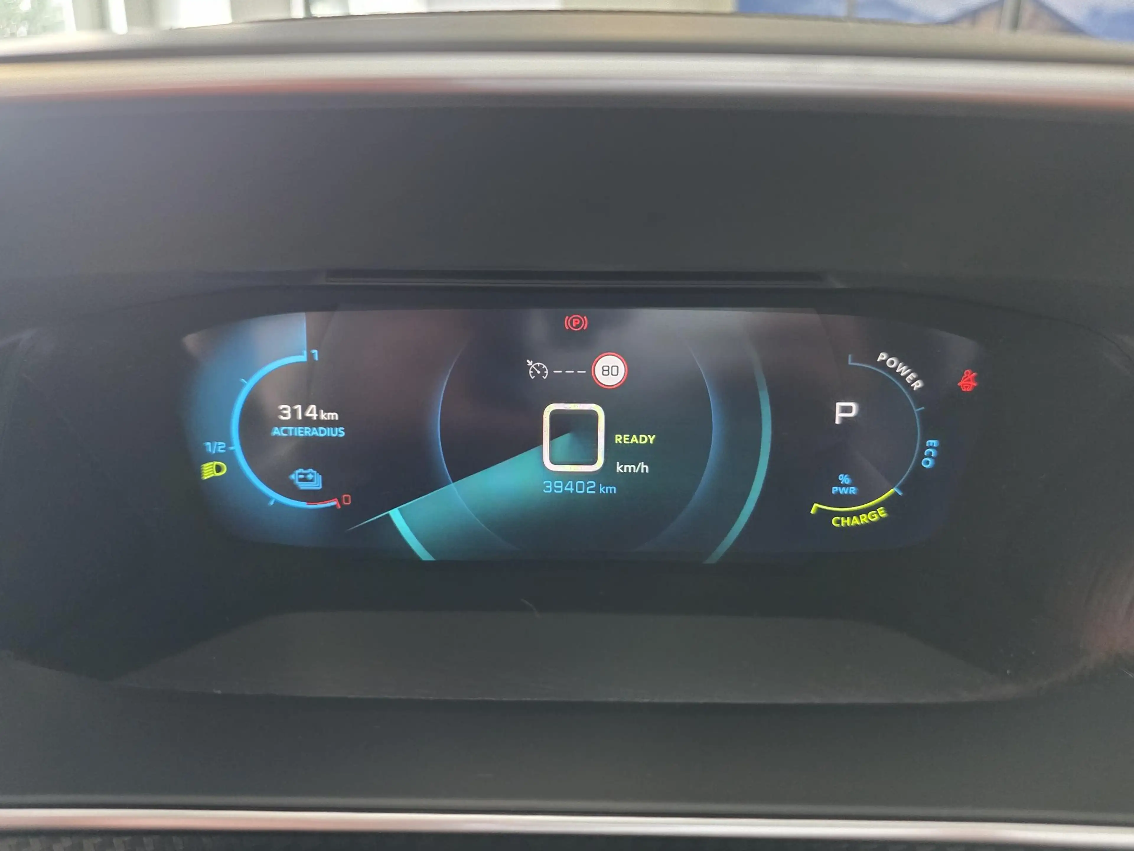Peugeot e-2008 EV GT 50 kWh | NL-Auto | Stoelverwarming | Apple C — photo 4