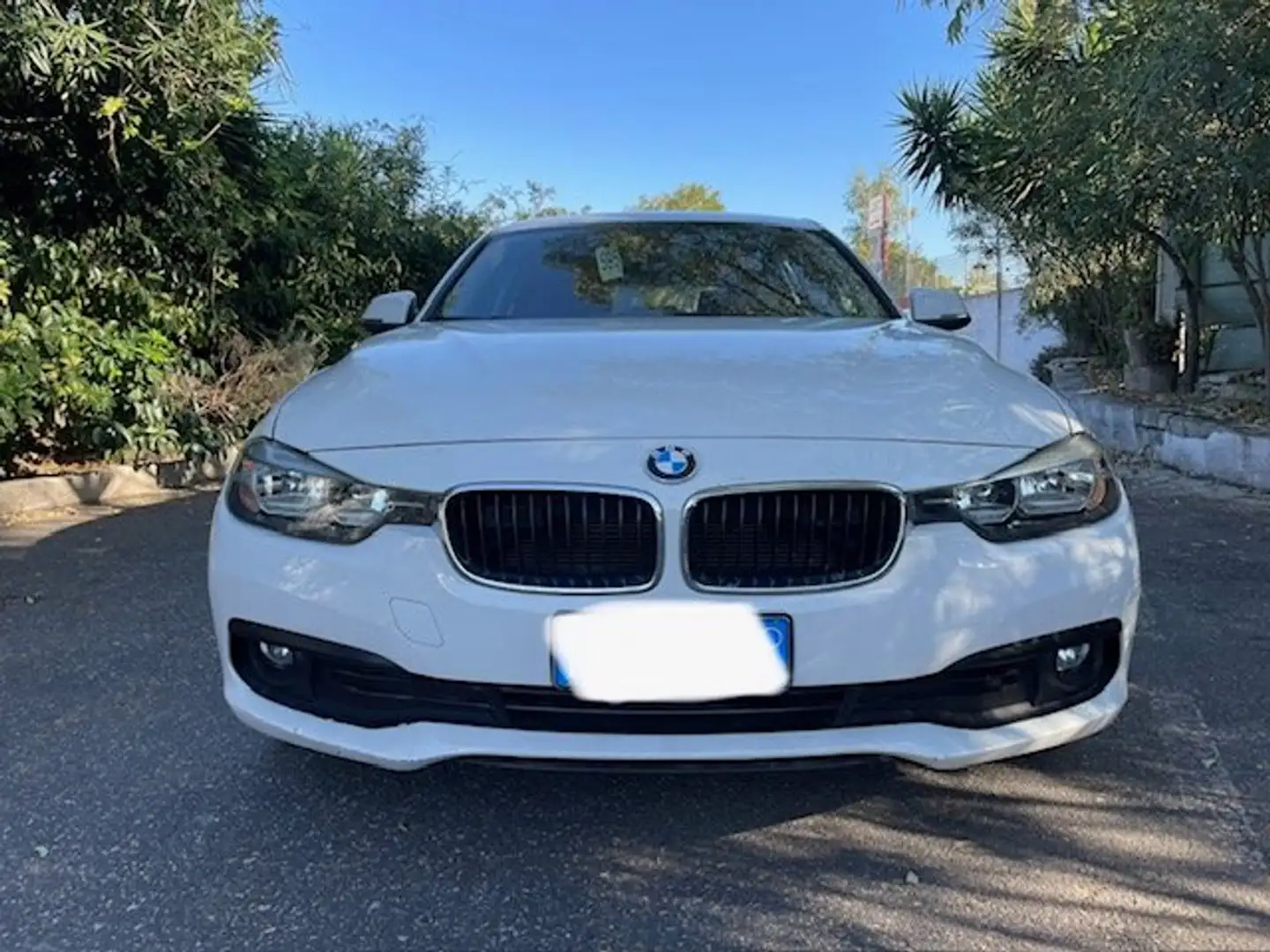 BMW 318 318d Touring xdrive Business Advantage Blanc - 1