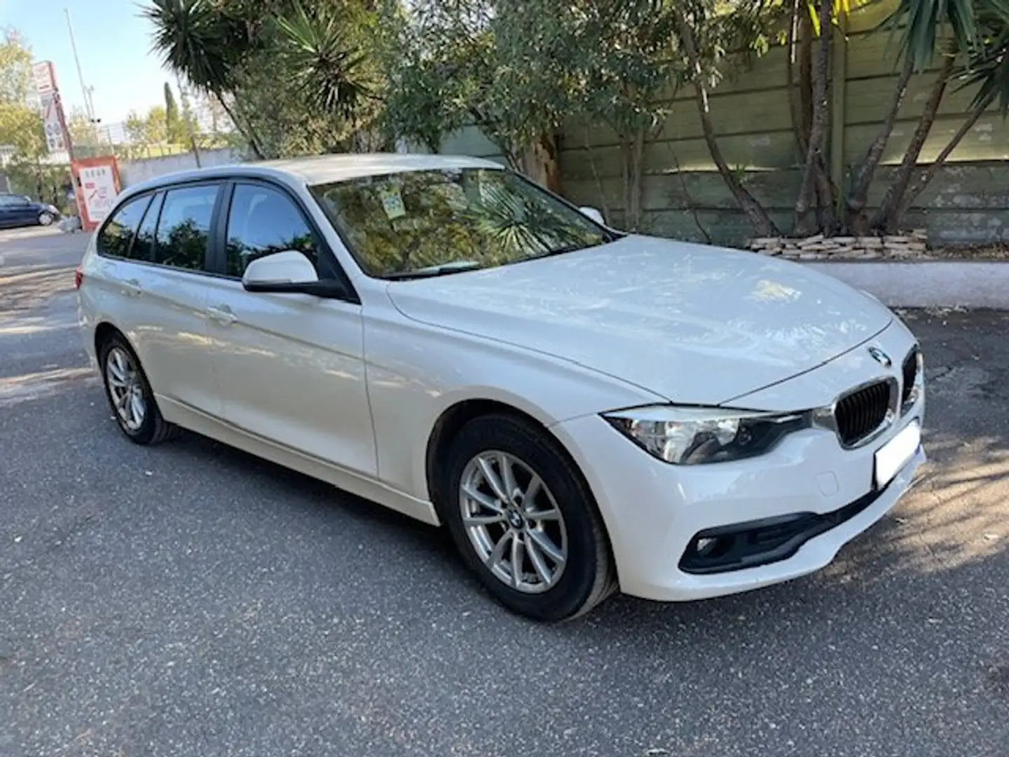 BMW 318 318d Touring xdrive Business Advantage Blanc - 2