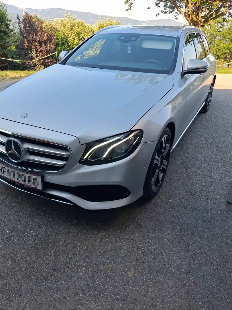 Mercedes-Benz E 220 E 220 d T Avantgarde Aut. Avantgarde Silber - 2