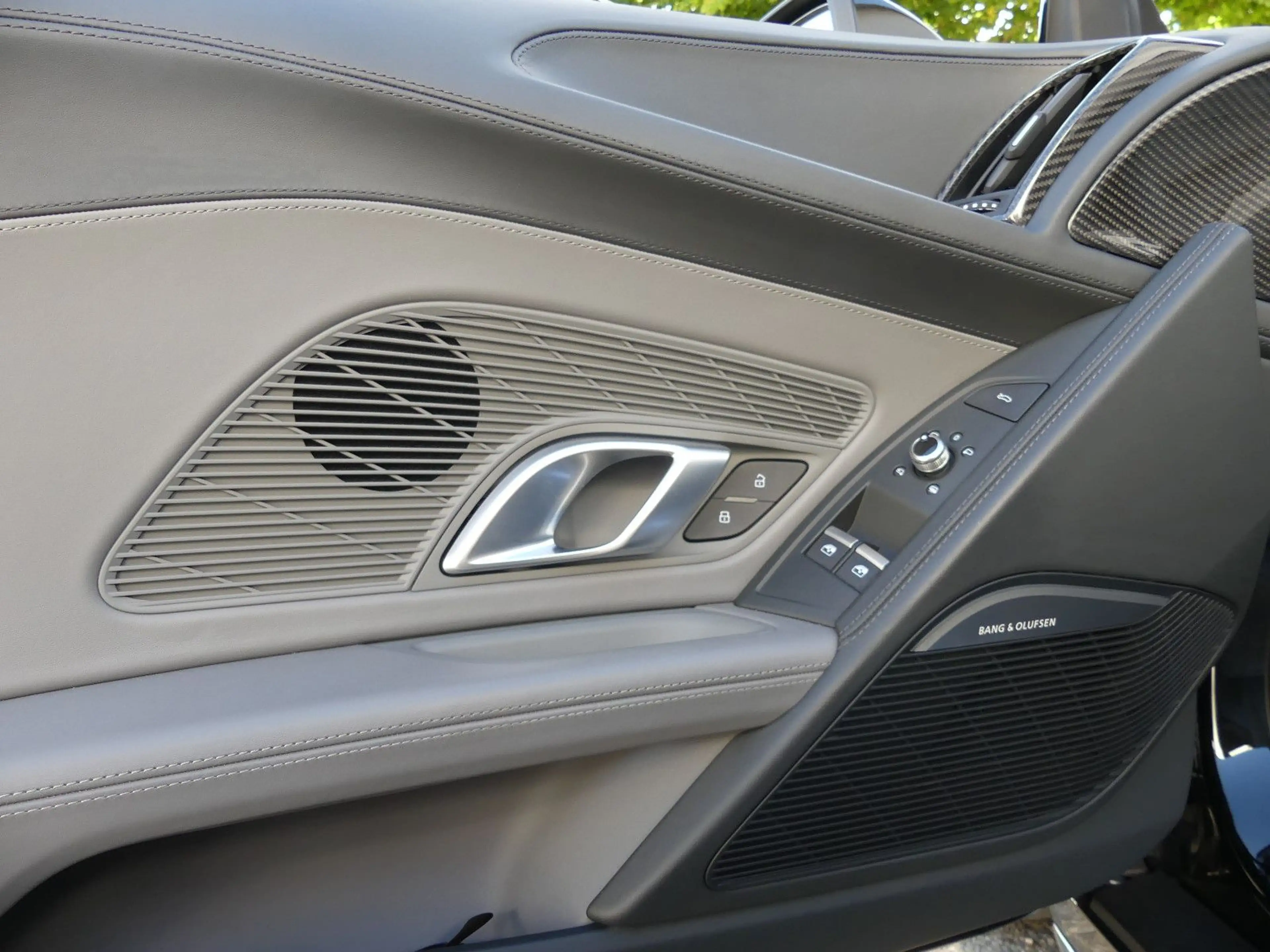 Audi R8 Spyder 5.2 FSI Plus quattro Keramik/B&O/Laser — photo 13
