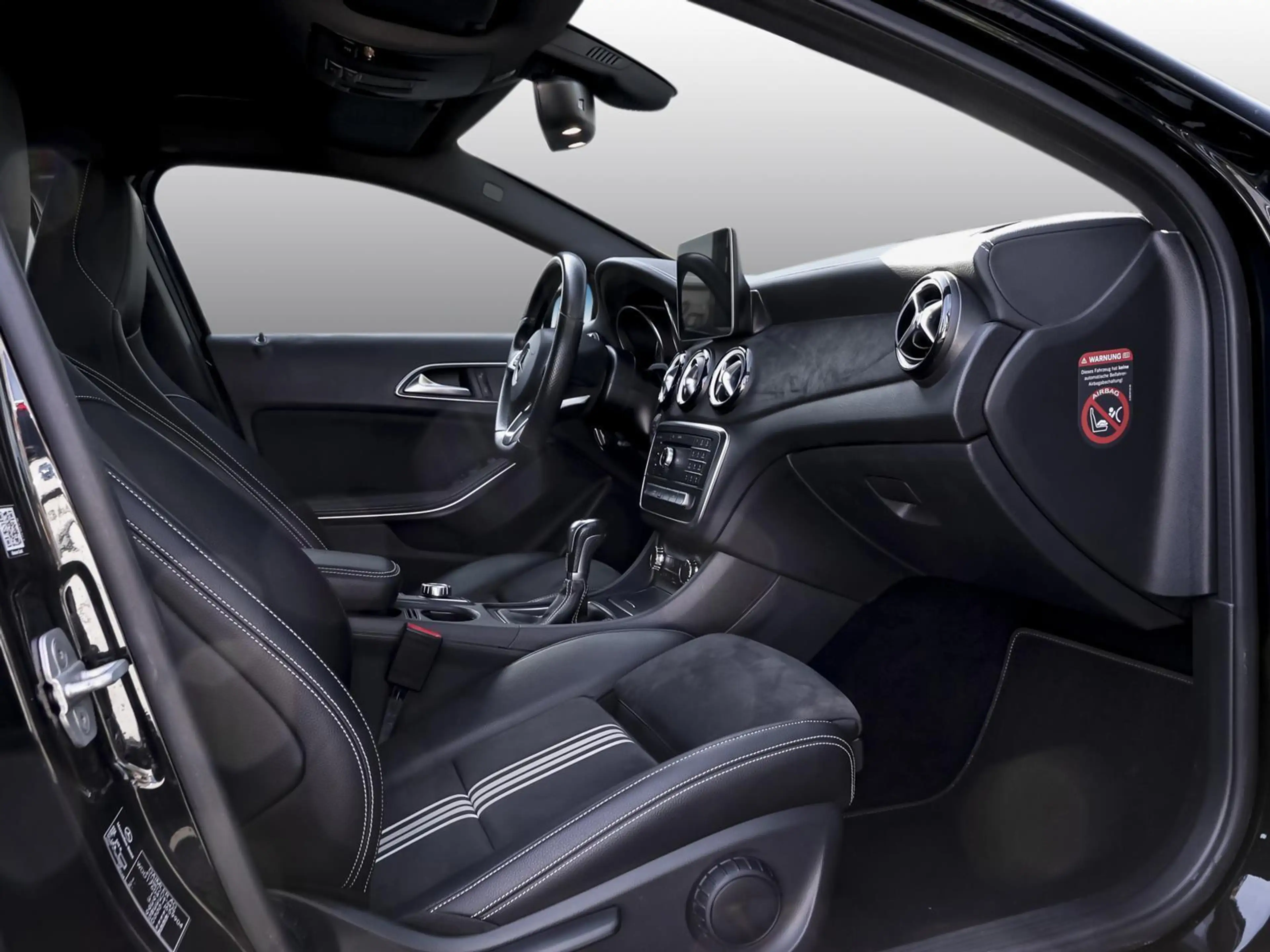 Mercedes-Benz A 200 AMG Line NAVI SHZ PDC 8-fach bereift — photo 6