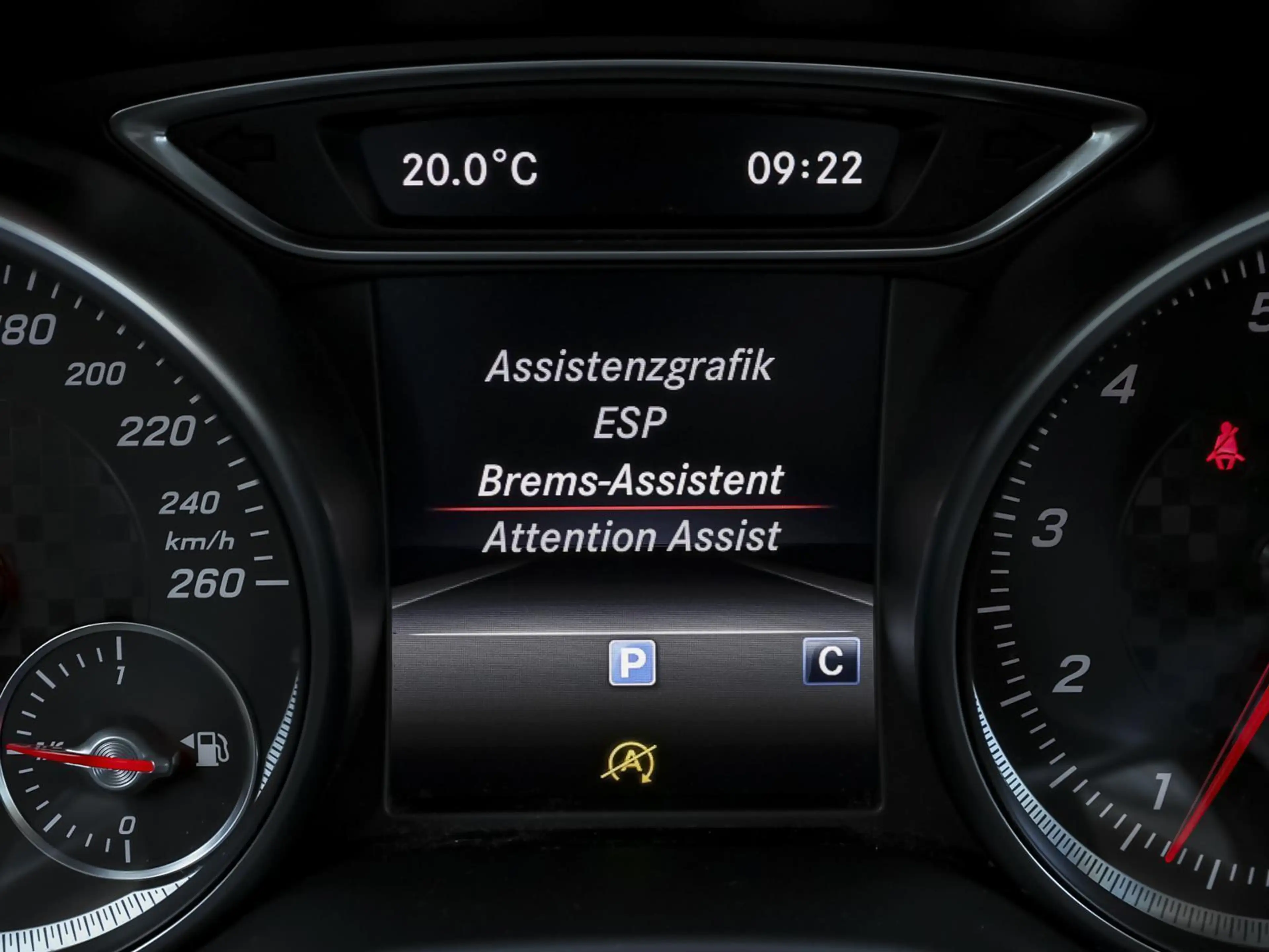 Mercedes-Benz A 200 AMG Line NAVI SHZ PDC 8-fach bereift — photo 14