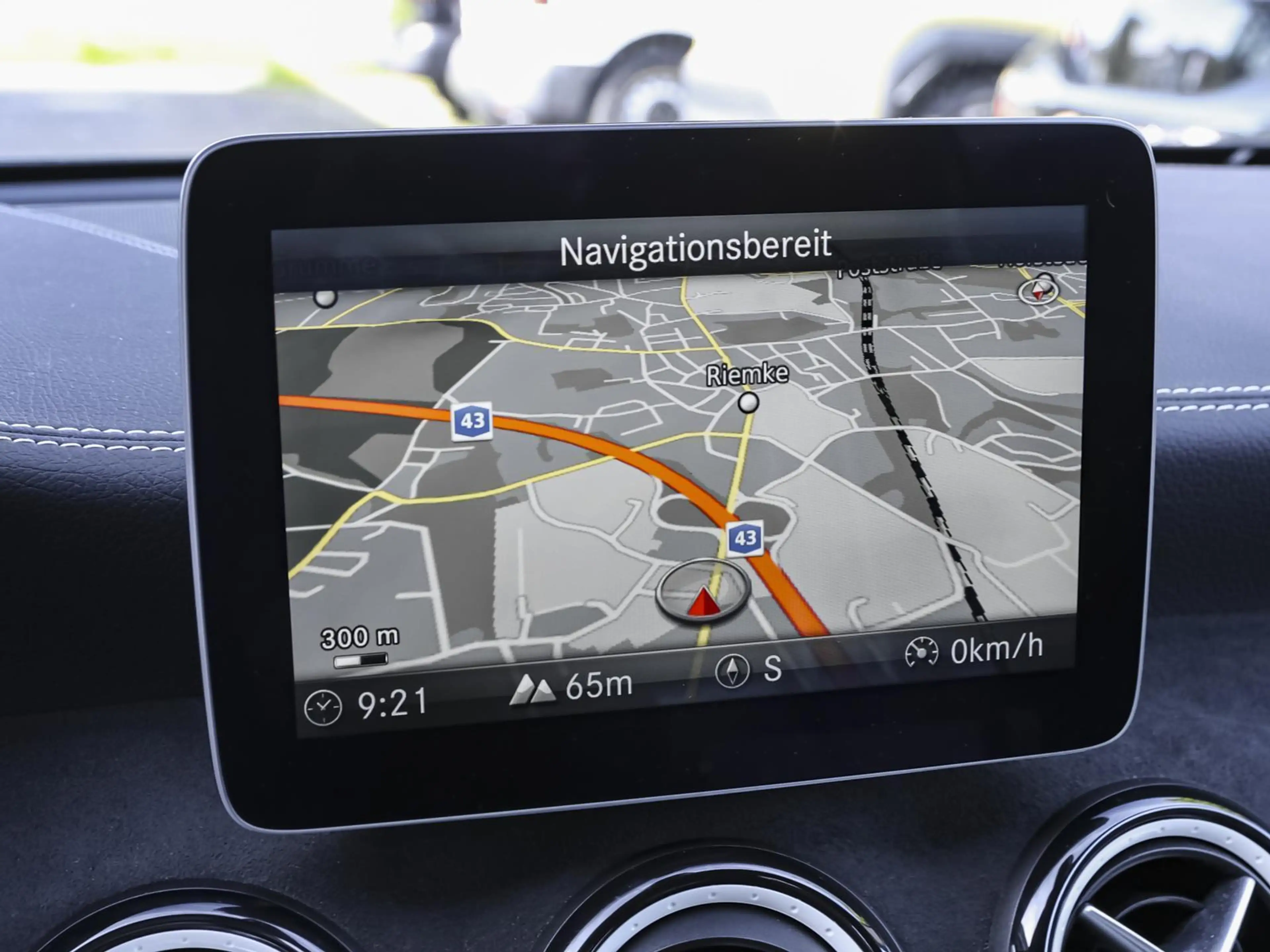 Mercedes-Benz A 200 AMG Line NAVI SHZ PDC 8-fach bereift — photo 11