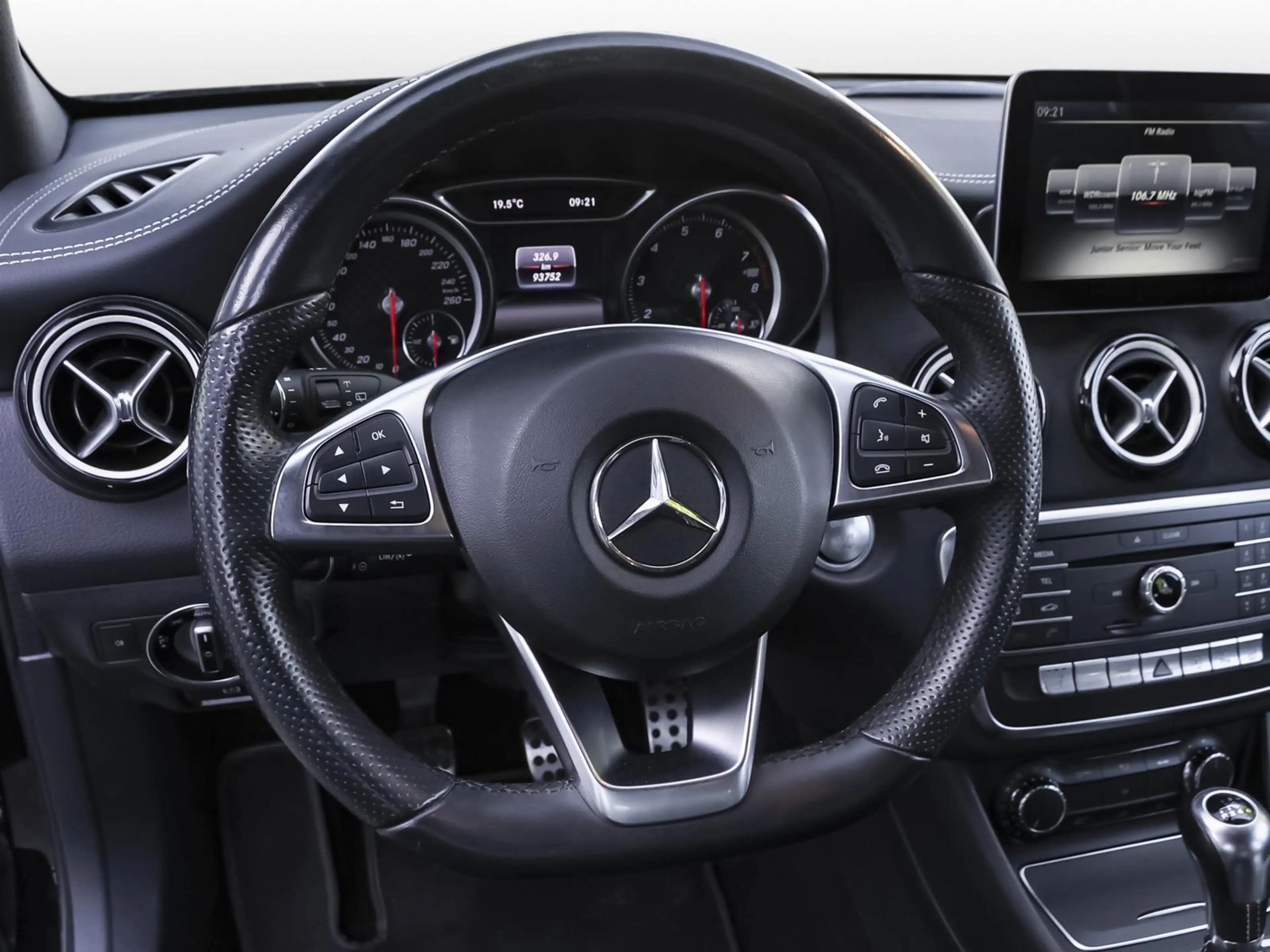 Mercedes-Benz A 200 AMG Line NAVI SHZ PDC 8-fach bereift — photo 8