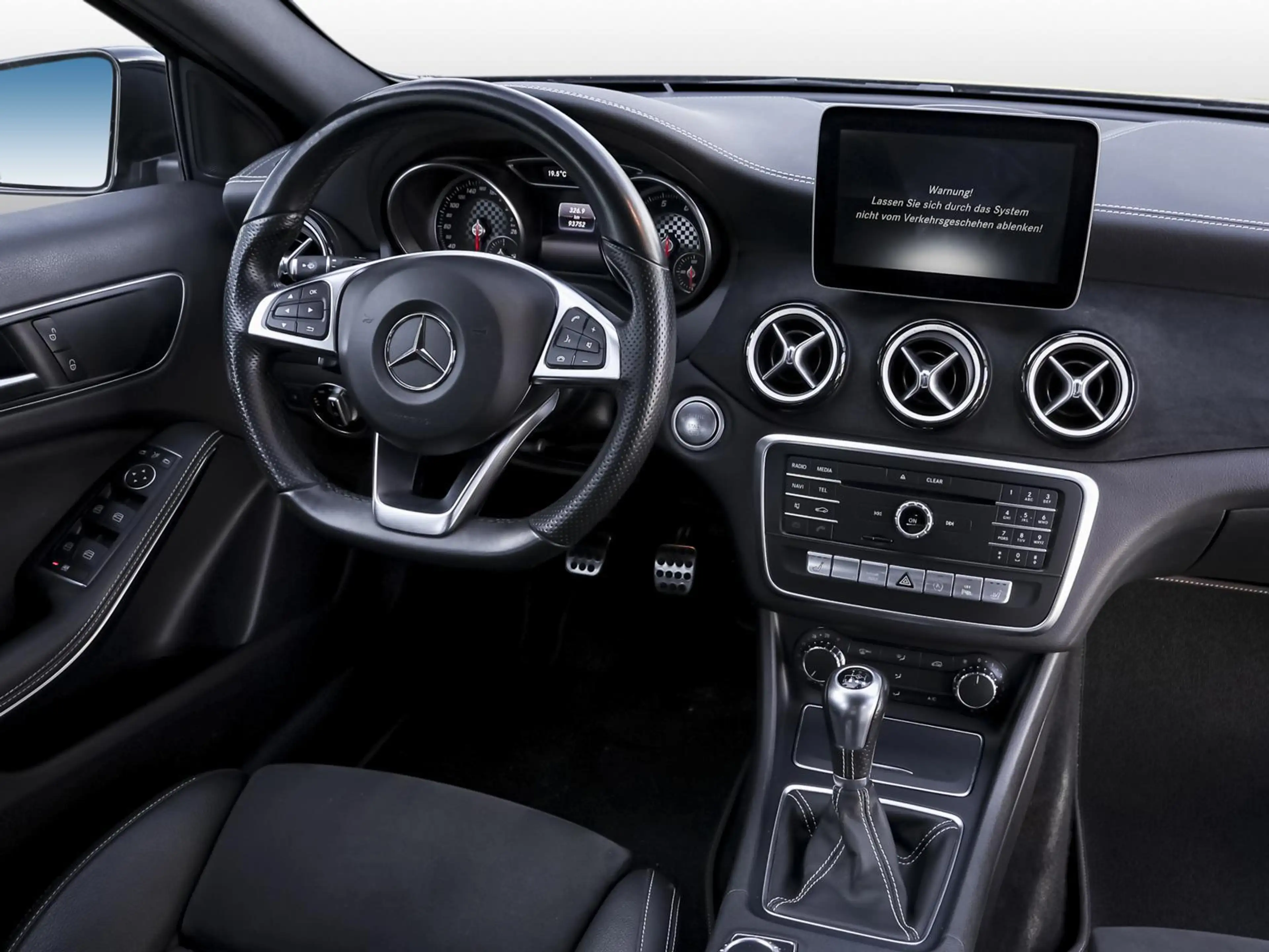 Mercedes-Benz A 200 AMG Line NAVI SHZ PDC 8-fach bereift — photo 7