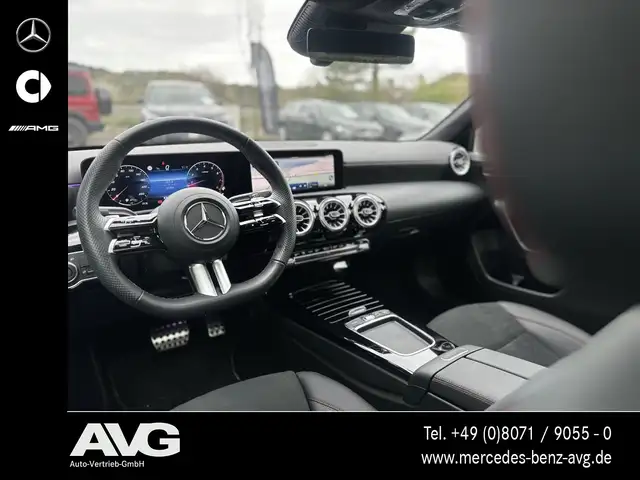 Mercedes-Benz 220 view 8