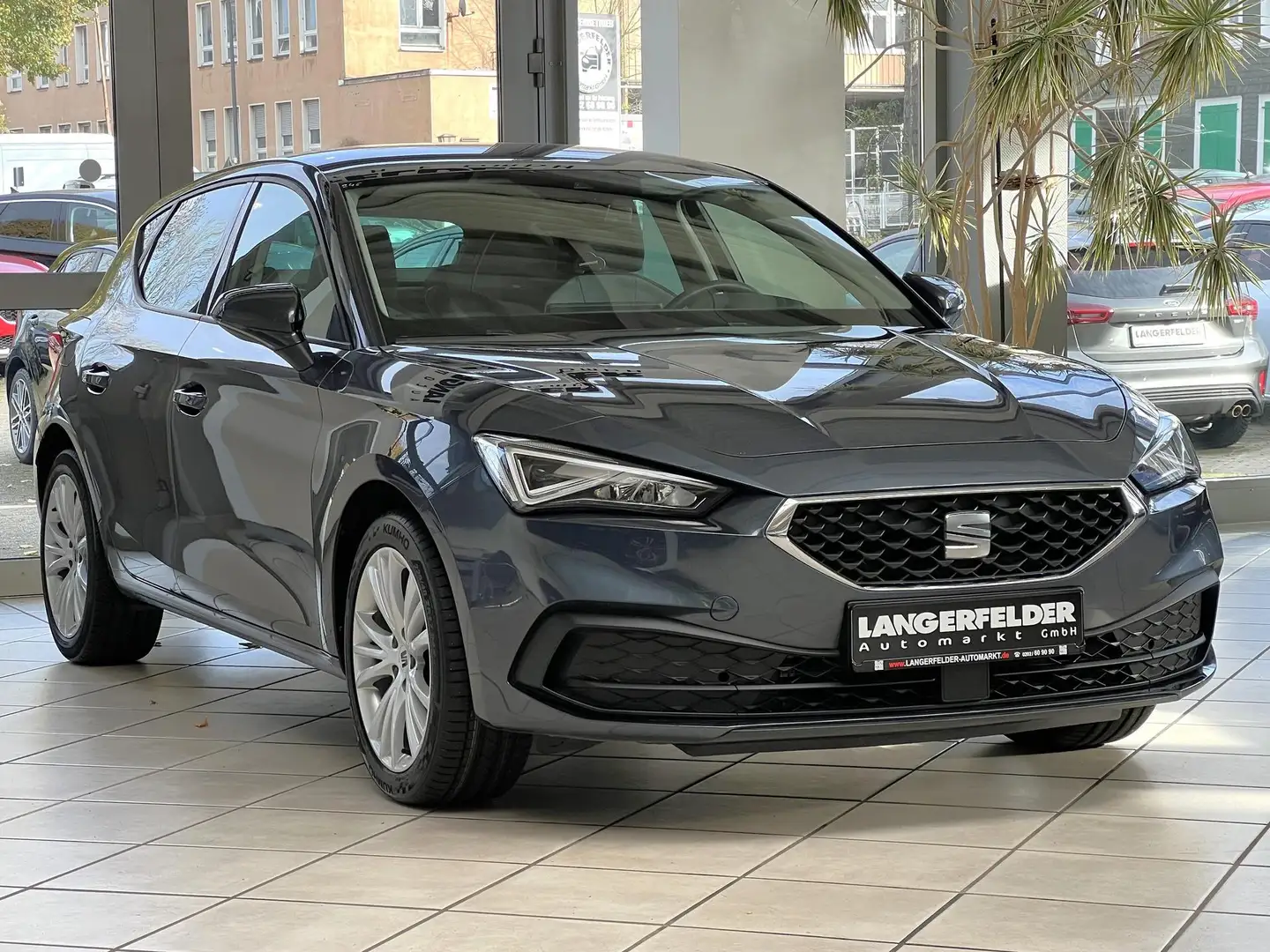 SEAT Leon Leon1.5 TSI Style*LKHZ*SHZ*LED*NAV*CARPLAY*DAB* Grau - 1