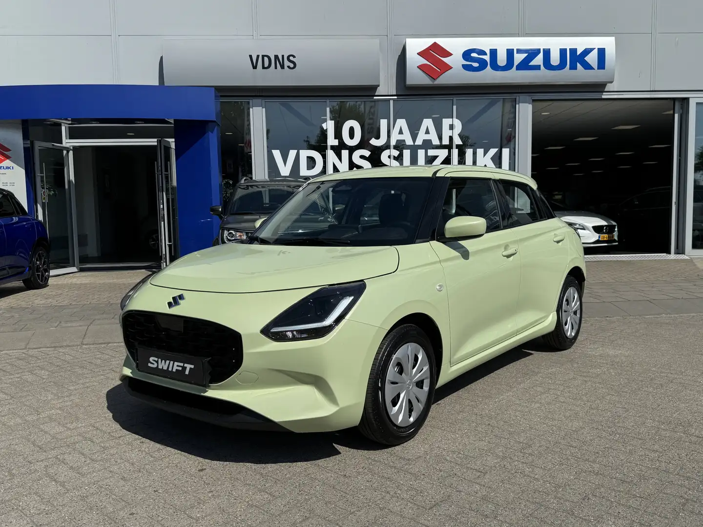 Suzuki Swift 1.2 Comfort Smart Hybrid Direct uit voorraad lever Jaune - 1