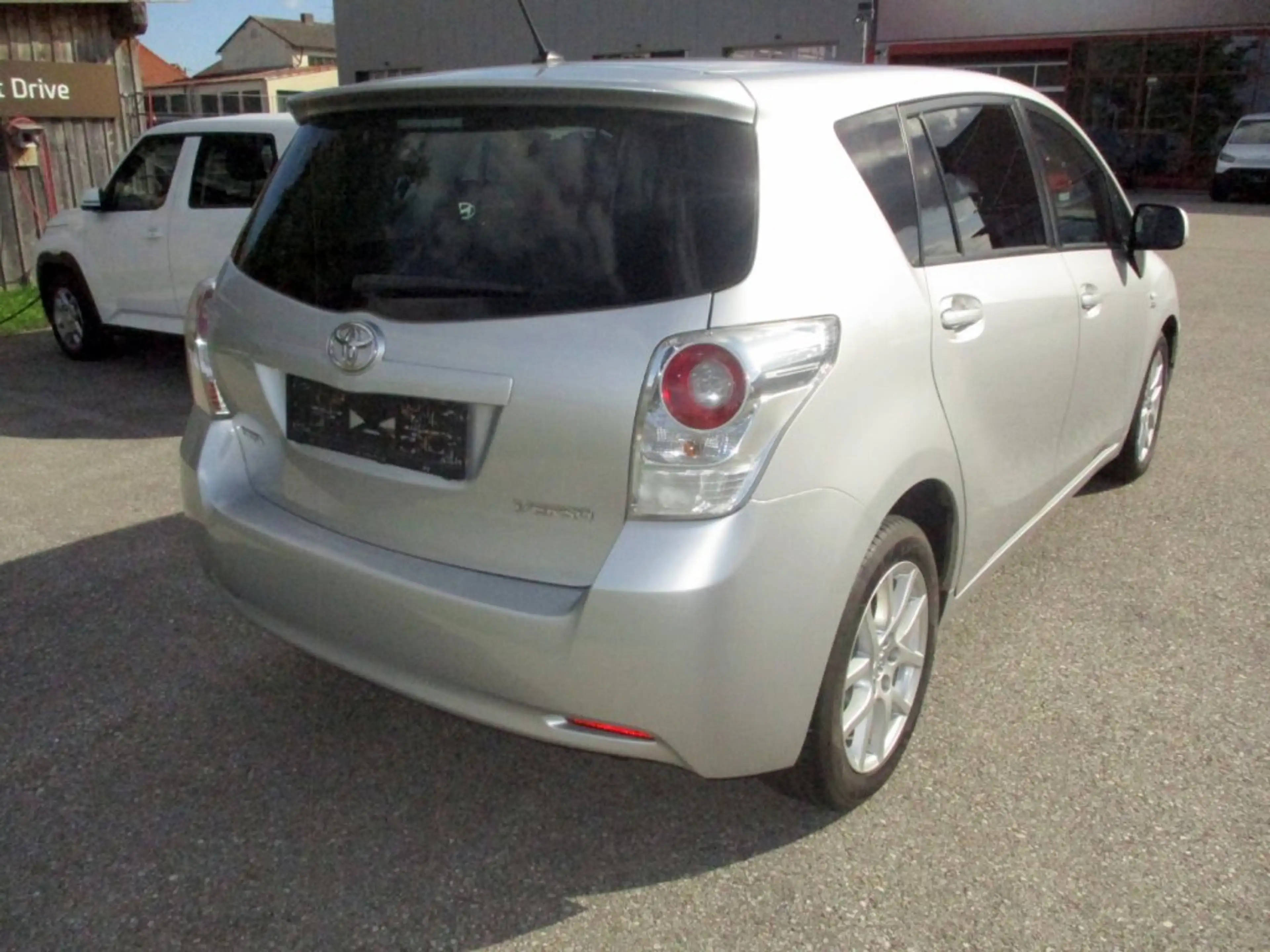 Toyota Verso 2,2 D-4D 180 D-CAT — photo 3