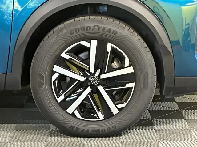 Peugeot 2008 view 5