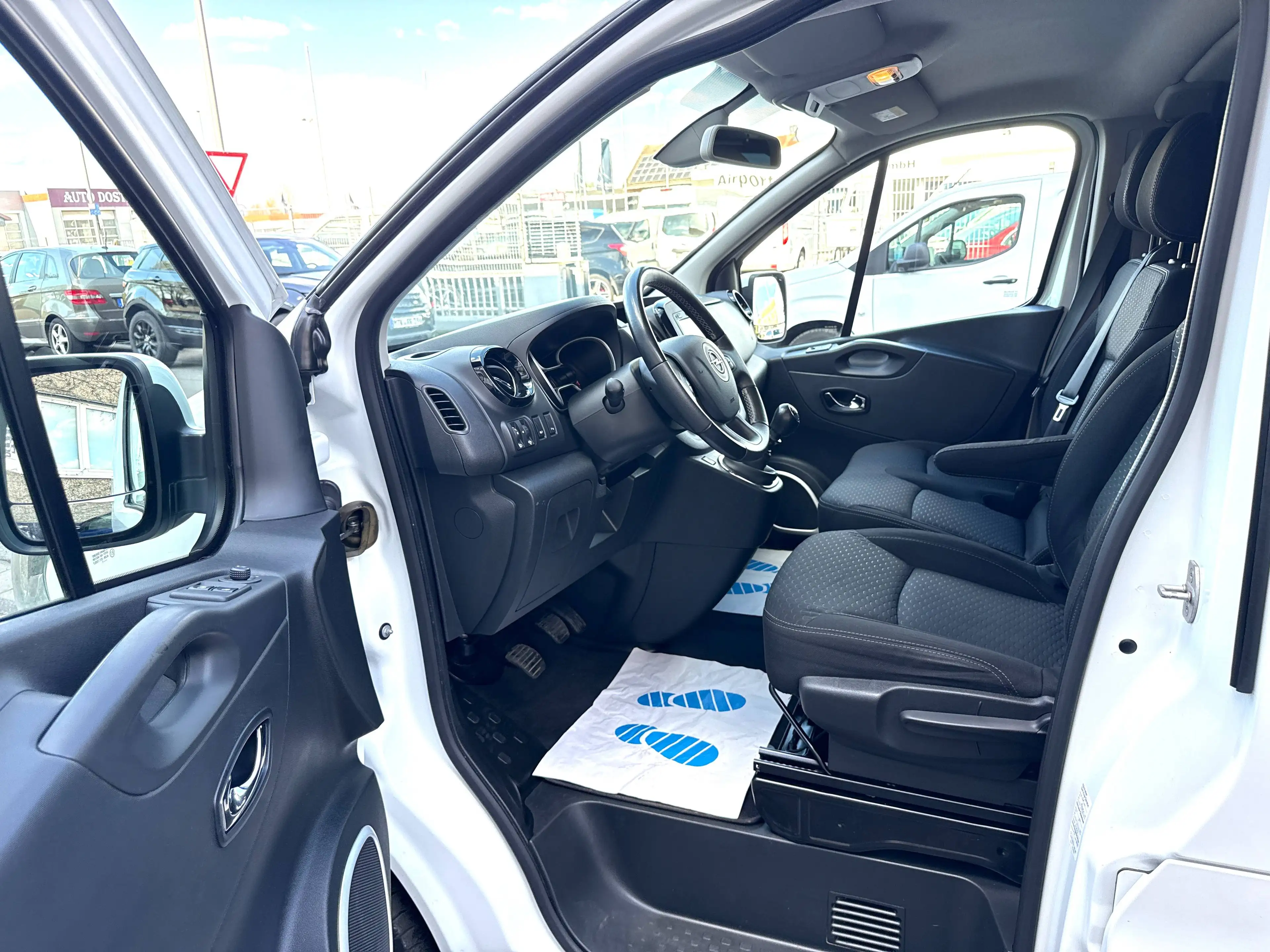 Opel Vivaro B 1.6 BiTurbo L2H1 2,9t Sport (9xSITZER*NAVI*ALU) — photo 9
