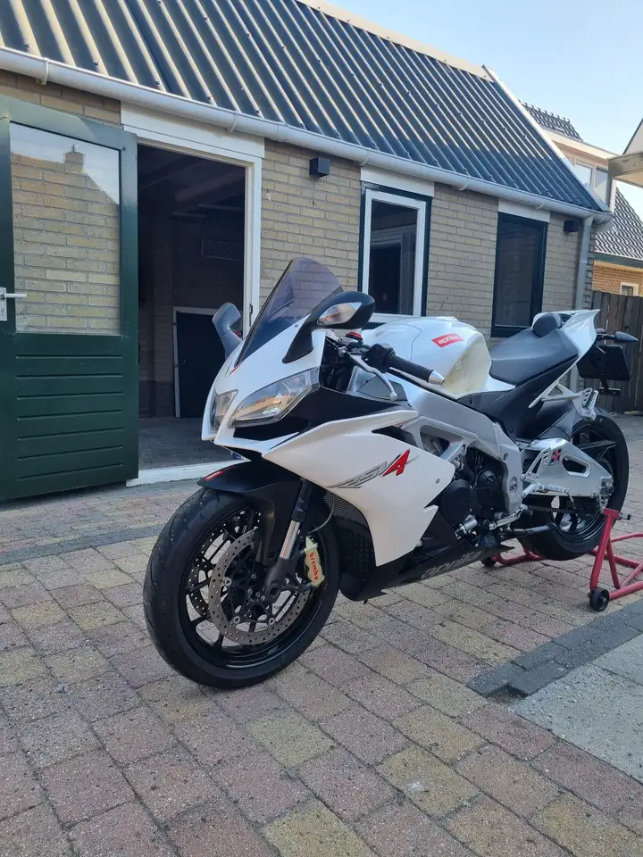 Aprilia RSV4