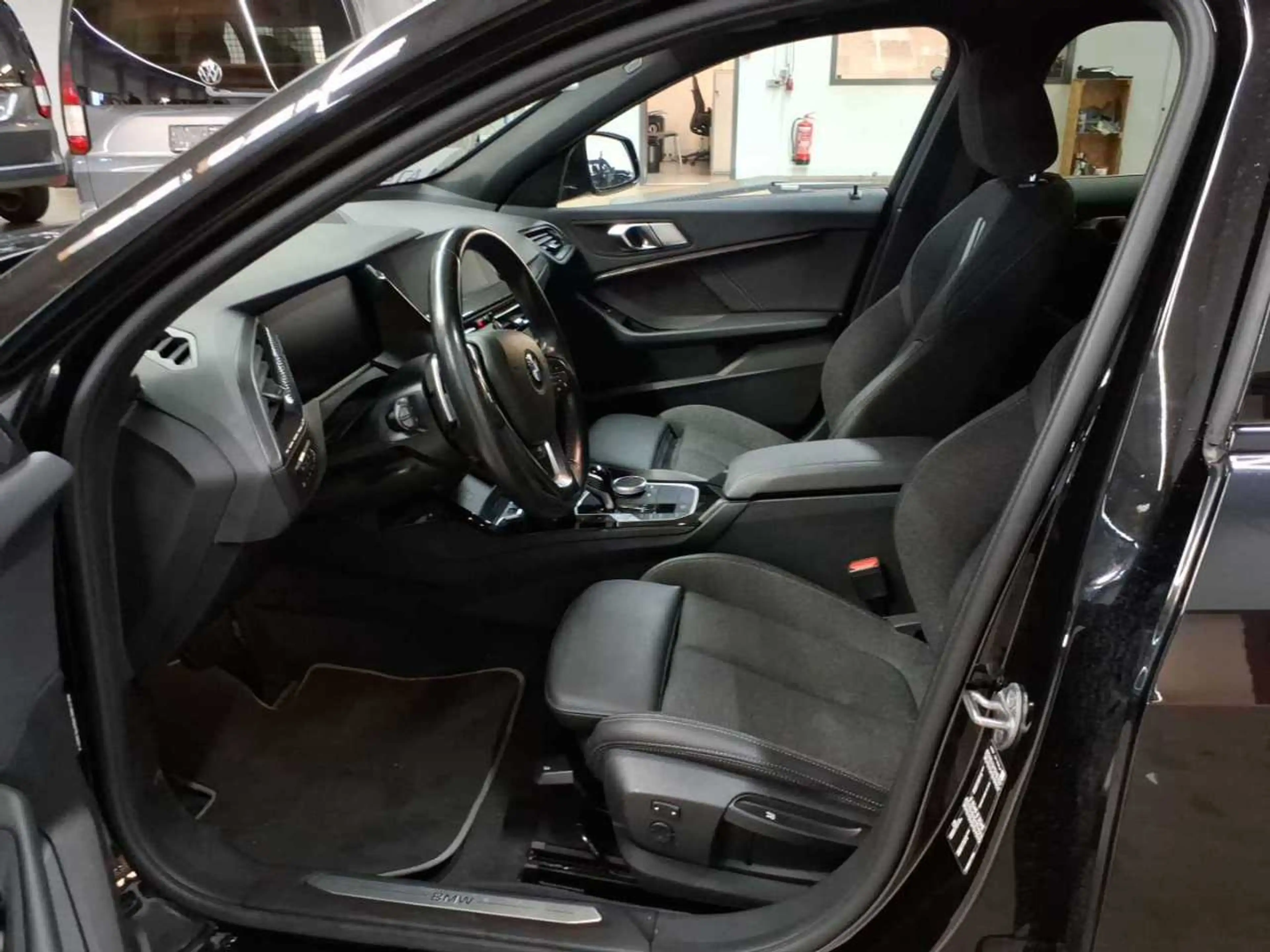 BMW 120 120d Aut. Sport Line Navi SHZ LED — photo 7