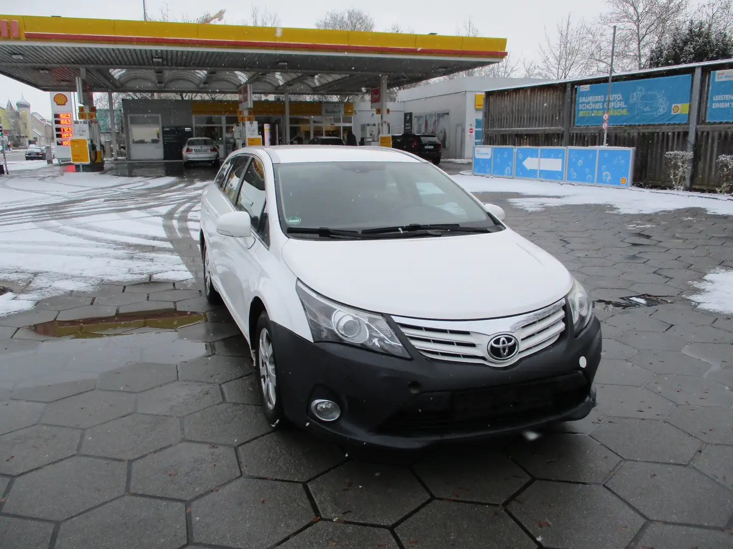 Toyota Avensis Life 1.Hand Weiß - 1