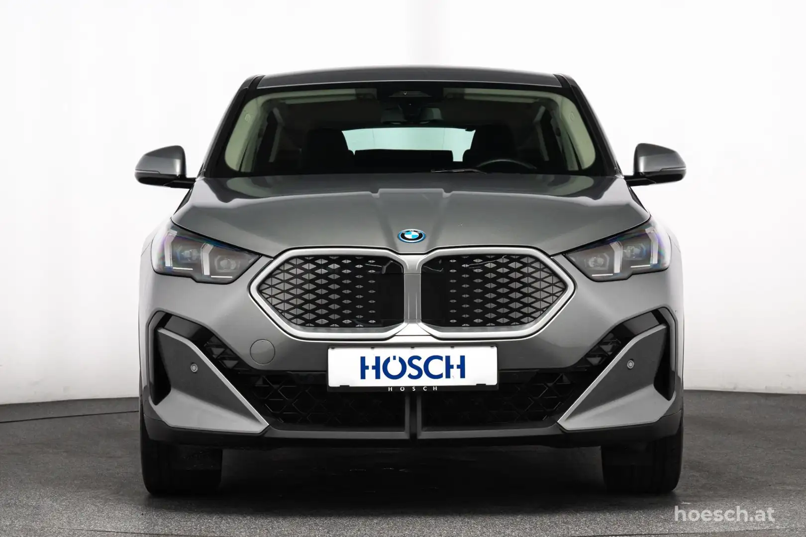 BMW iX2 xDrive30 M FAHRWERK LIVE PLUS KAMERA CARPLAY Grau - 2