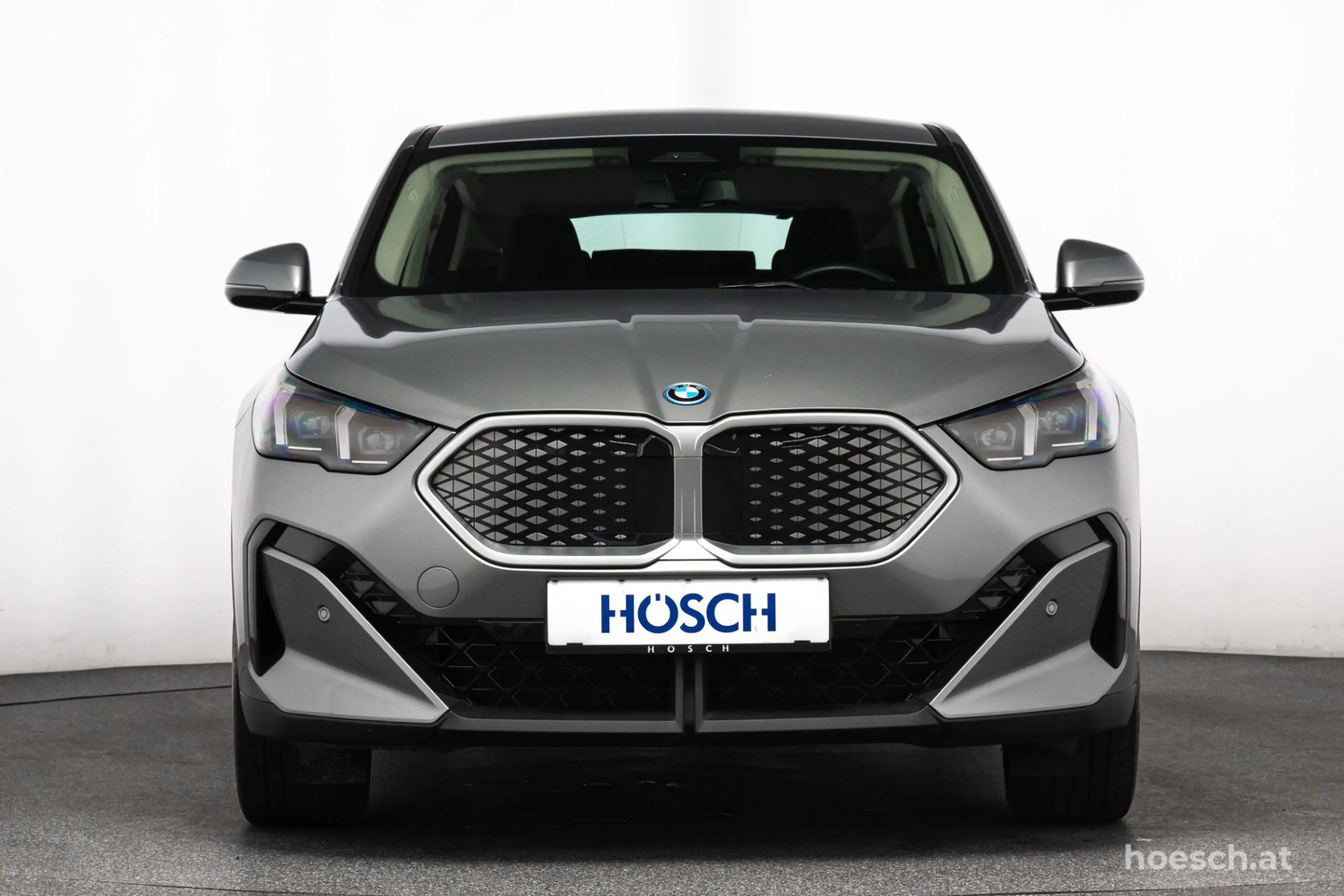 BMW iX2 xDrive30 M FAHRWERK LIVE PLUS KAMERA CARPLAY — photo 2