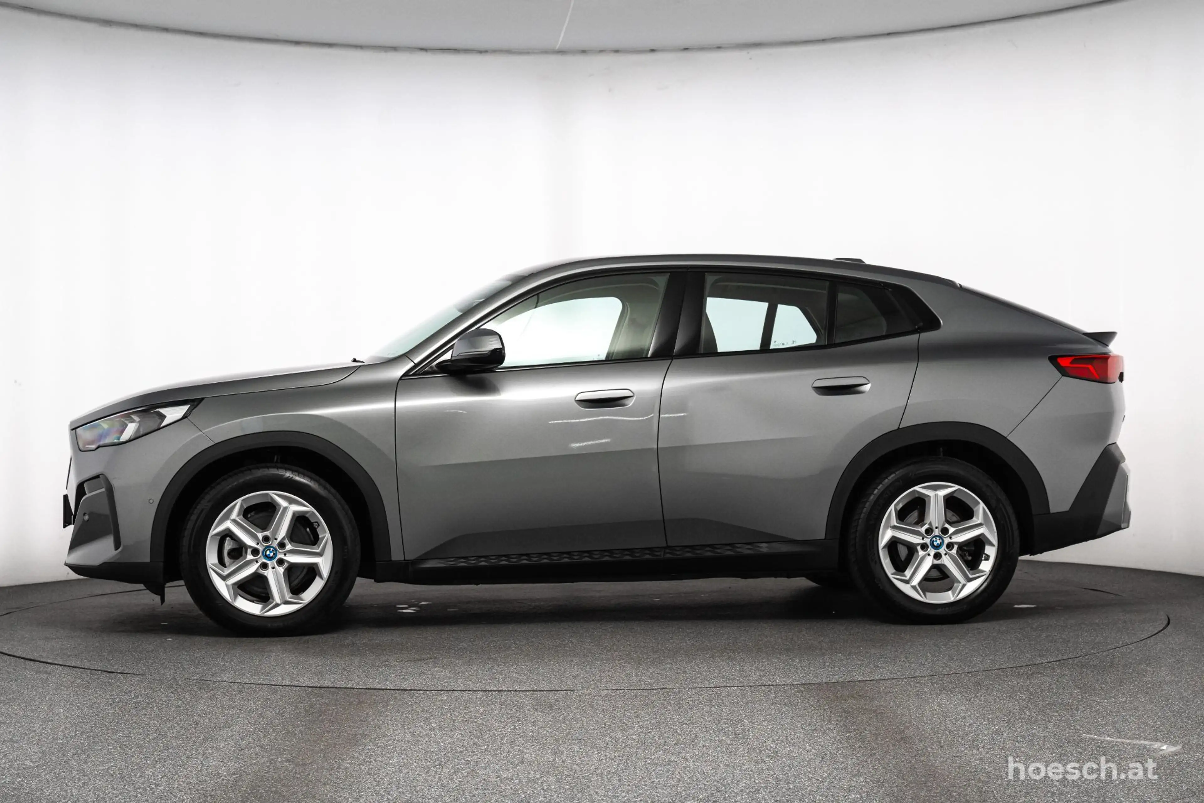 BMW iX2 xDrive30 M FAHRWERK LIVE PLUS KAMERA CARPLAY — photo 3