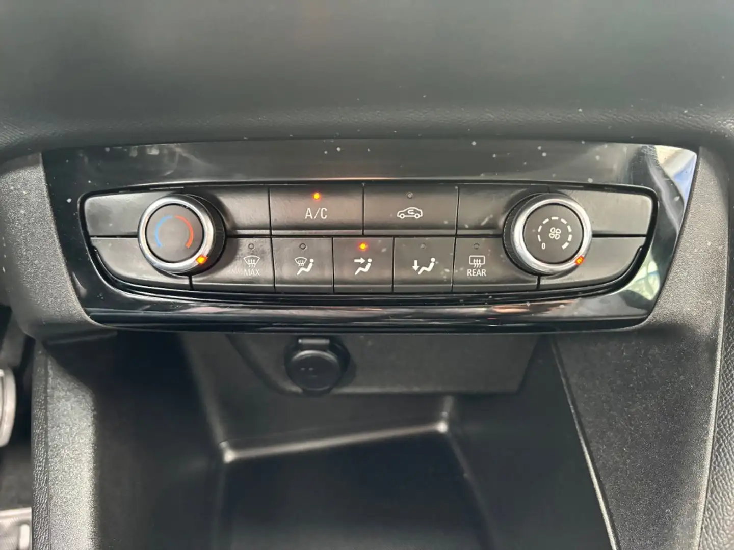Opel Corsa 1.2 EDITION NAVI AIRCO CRUISE CONTROL Grijs - 2