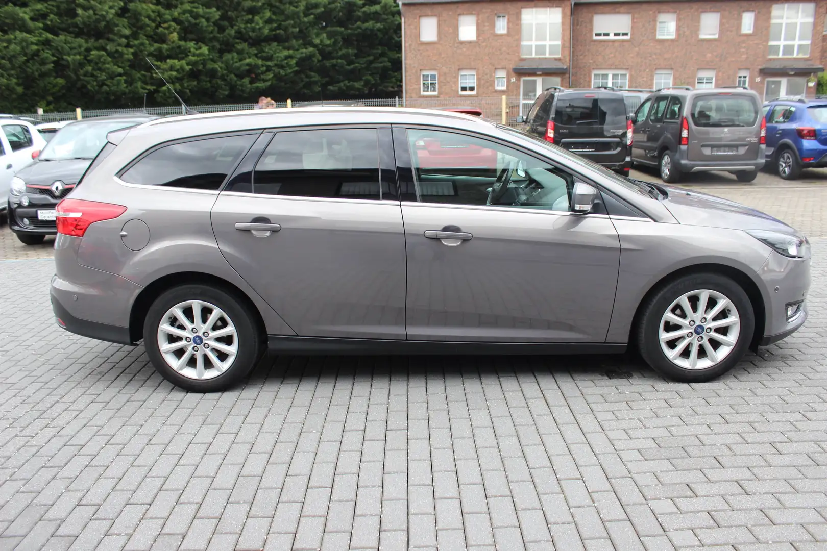 Ford Focus Turnier Titanium Braun - 2