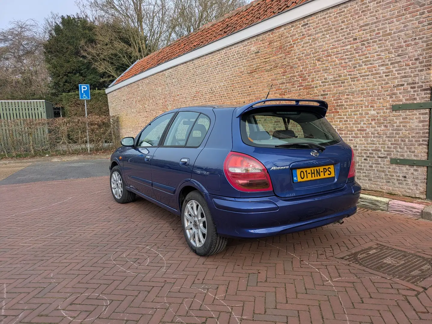 Nissan Almera 1.8 Luxury Blau - 2