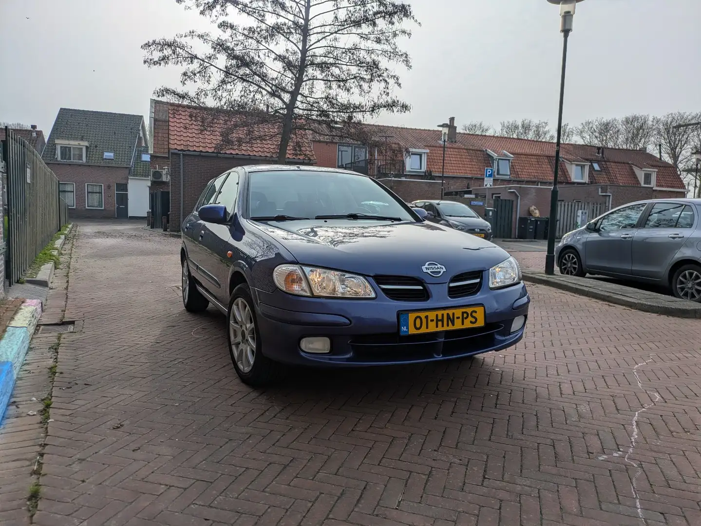 Nissan Almera 1.8 Luxury Blau - 1