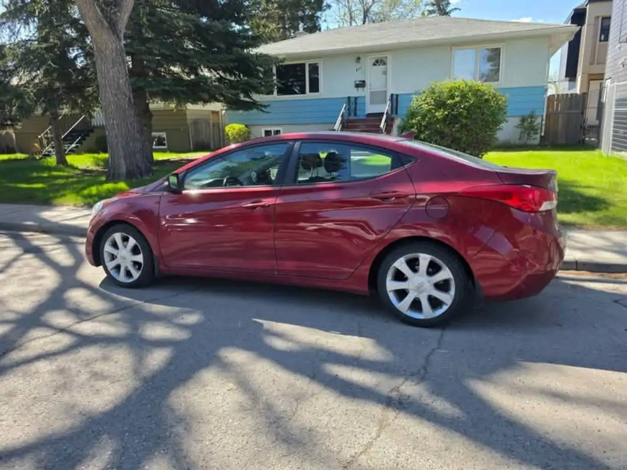 Hyundai ELANTRA photo Hyundai ELANTRA