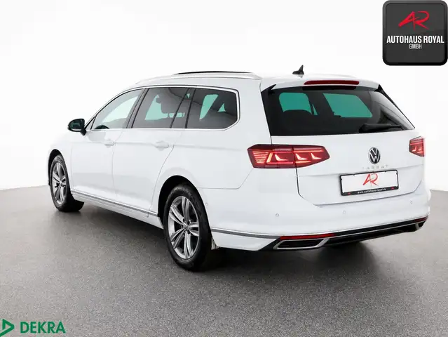 Volkswagen Passat view 3