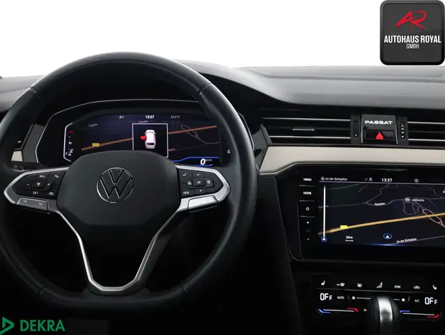 Volkswagen Passat view 10