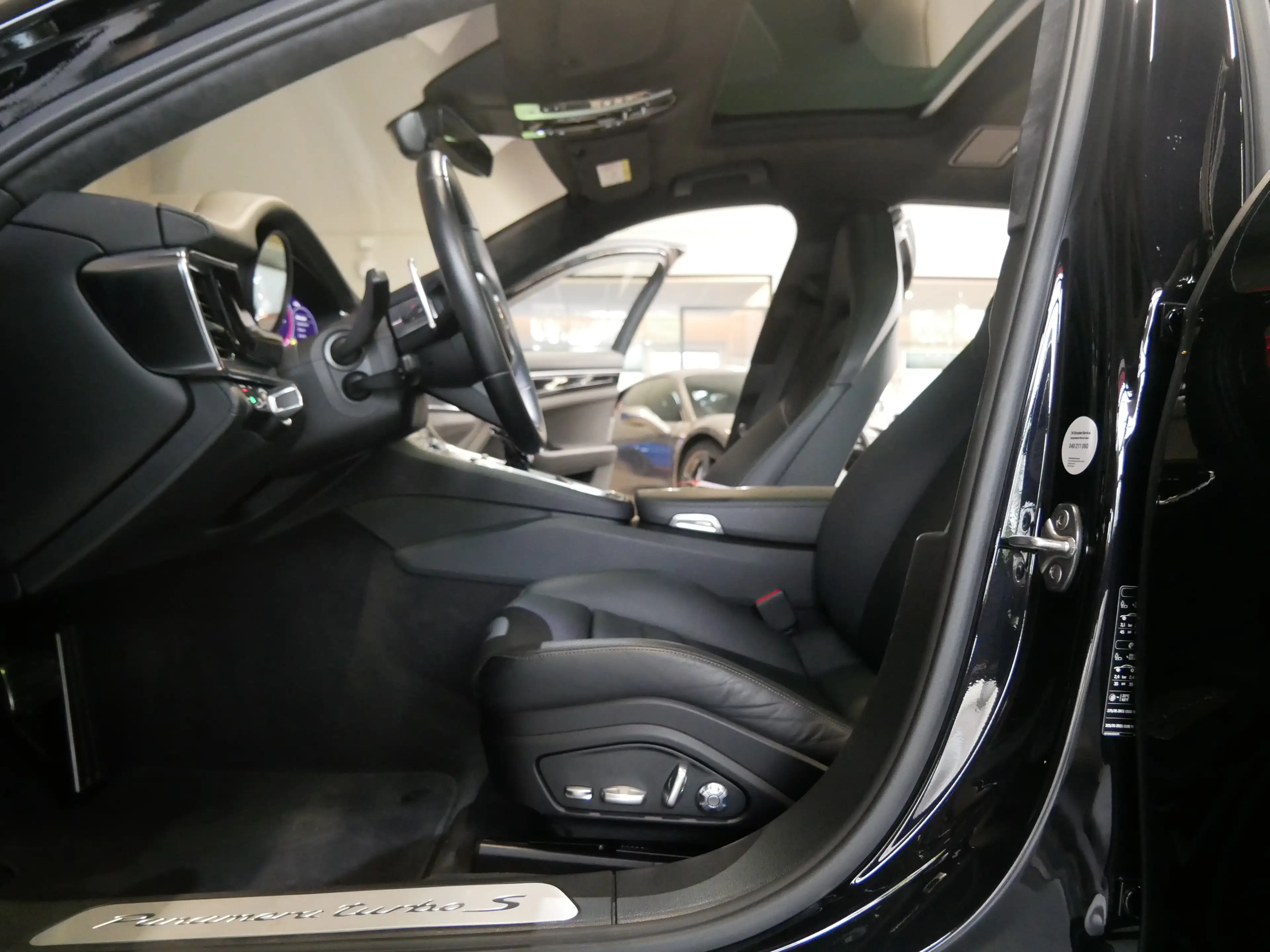 Porsche Panamera Turbo S E-Hybrid Executive Lang Pano — photo 11