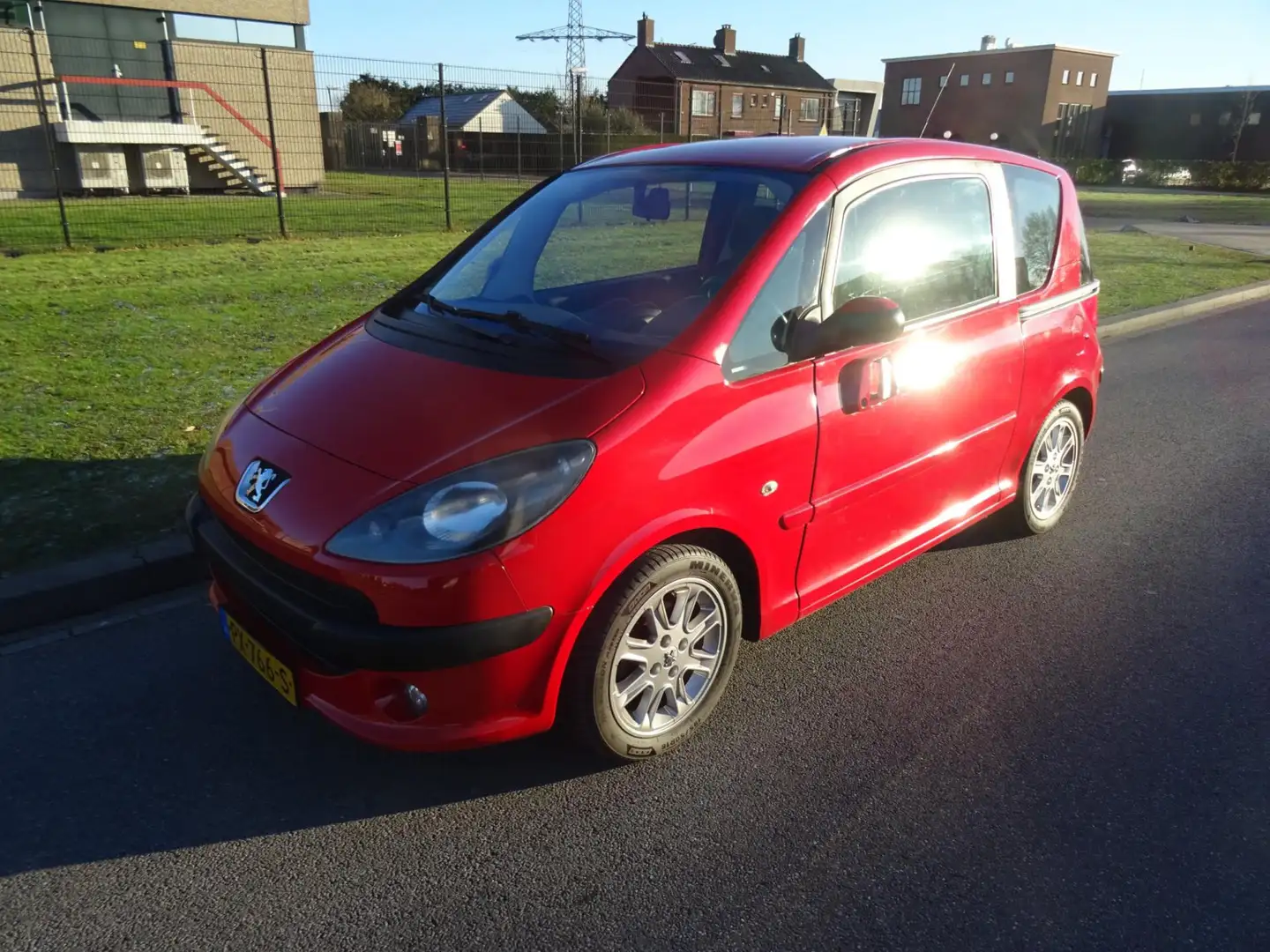 Peugeot 1007 1.4-16V Sesam Gentry Rosso - 1