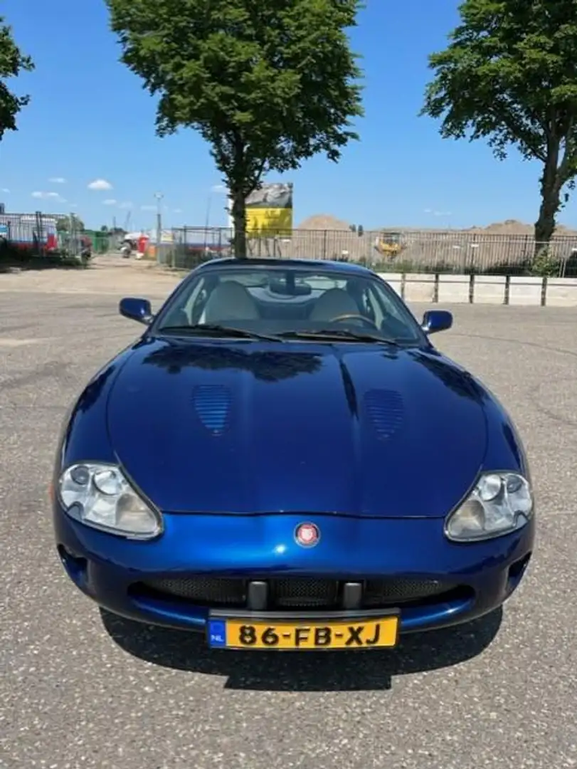 Jaguar XKR 4.0 V8 Coupé Blau - 2
