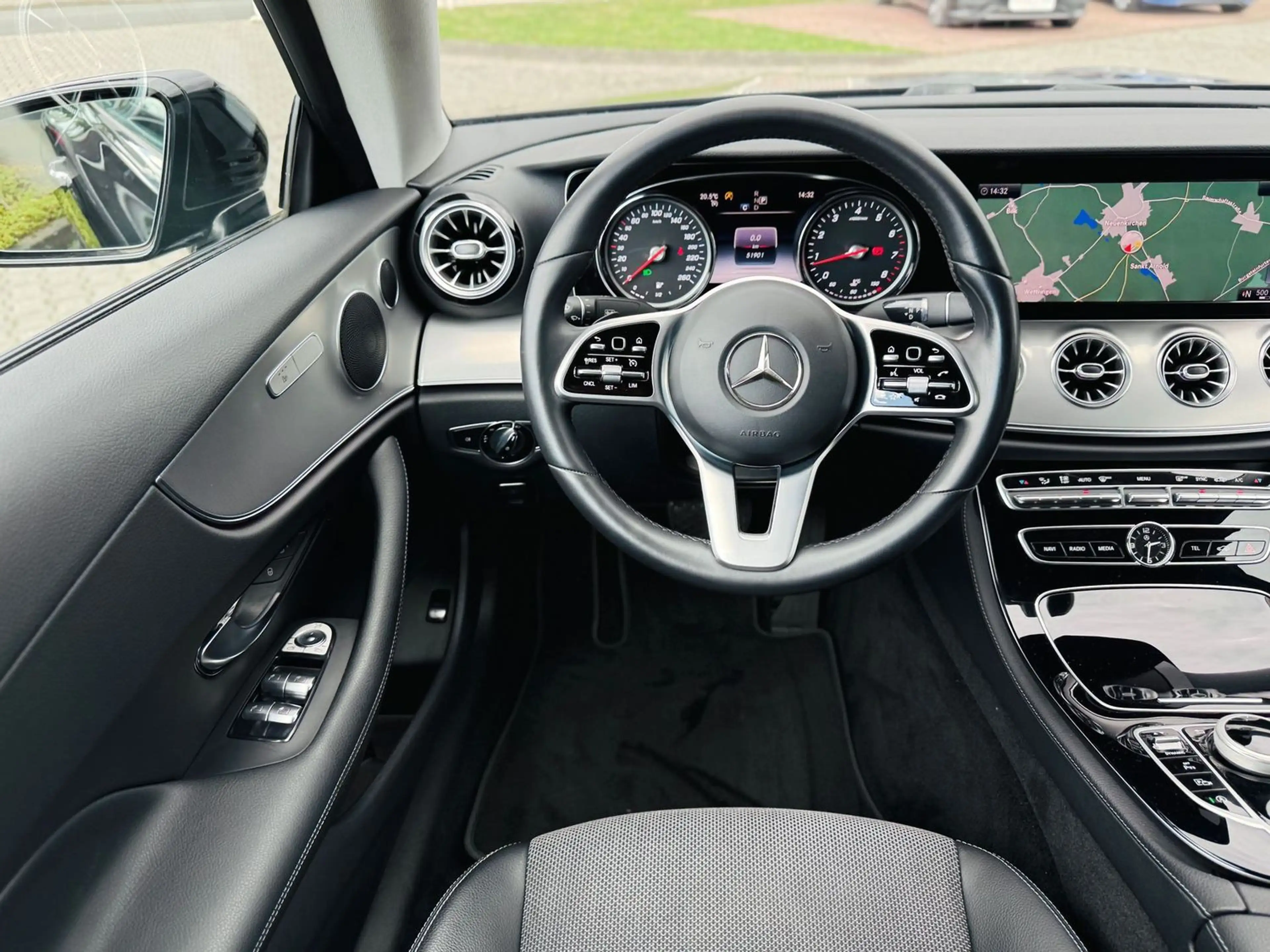 Mercedes-Benz E 200 Coupé AVANTGARDE, AHK schw., RFK, Totw., LED, PTS, — photo 13