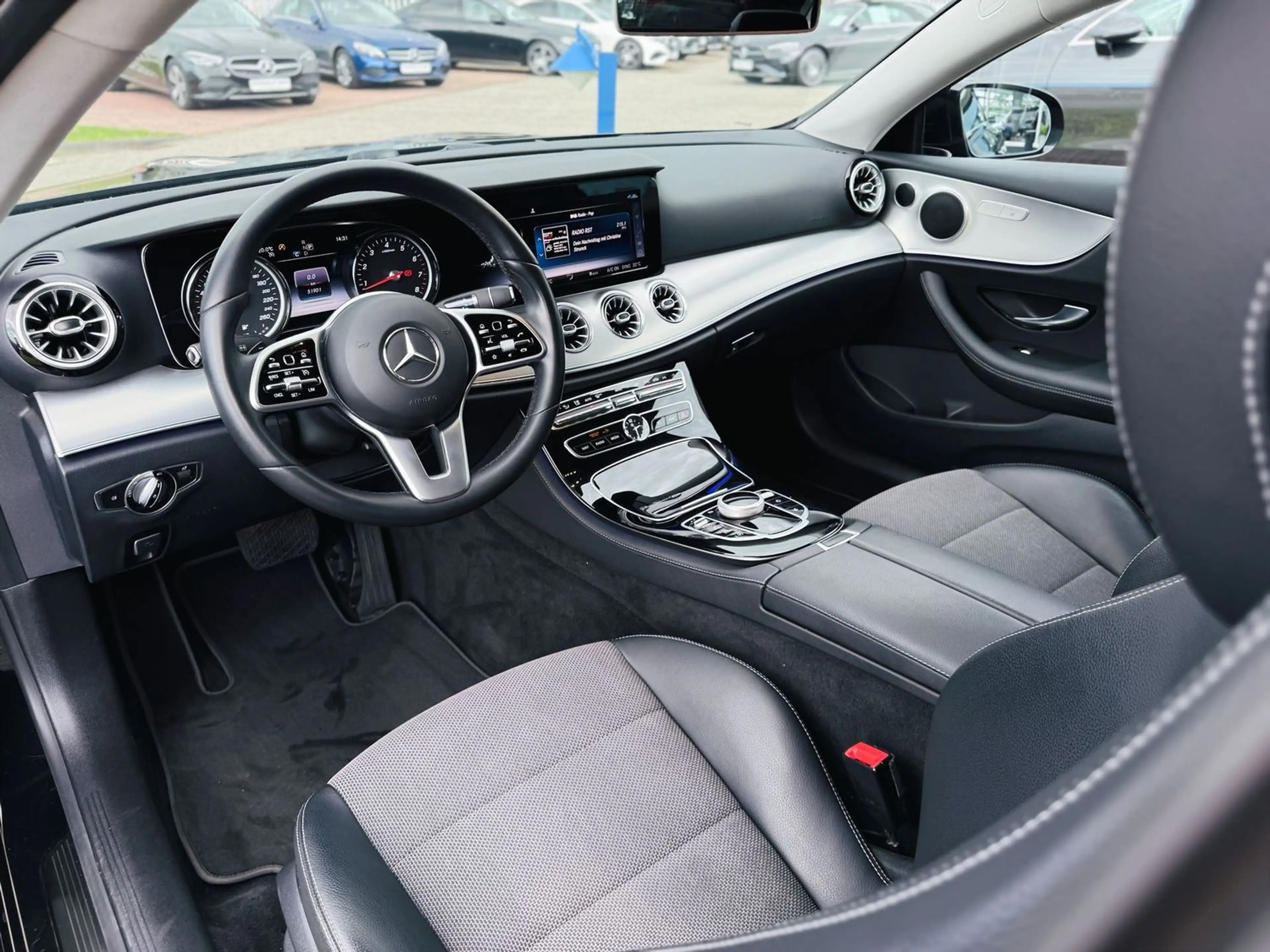 Mercedes-Benz E 200 Coupé AVANTGARDE, AHK schw., RFK, Totw., LED, PTS, — photo 8