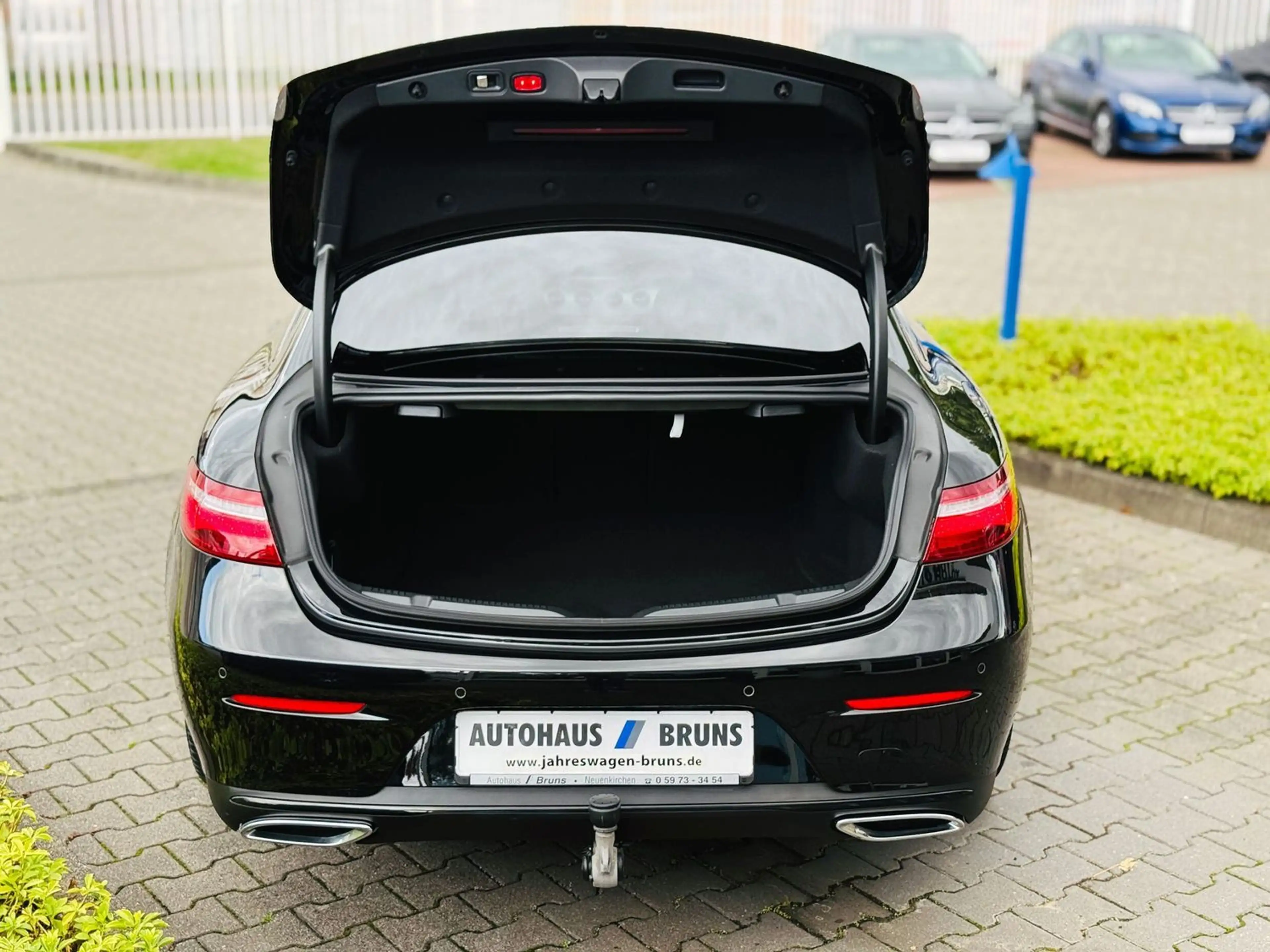 Mercedes-Benz E 200 Coupé AVANTGARDE, AHK schw., RFK, Totw., LED, PTS, — photo 7