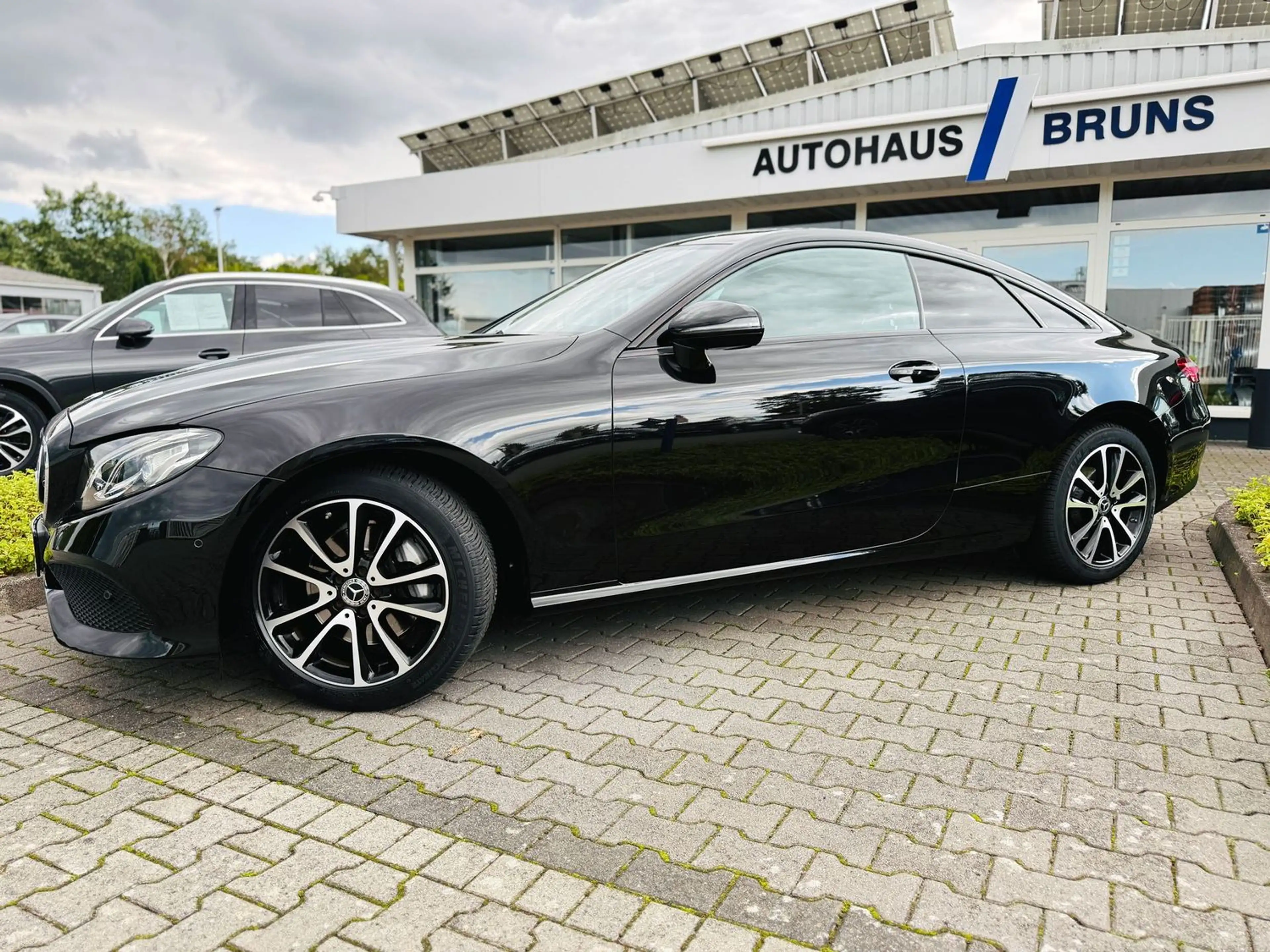 Mercedes-Benz E 200 Coupé AVANTGARDE, AHK schw., RFK, Totw., LED, PTS, — photo 2